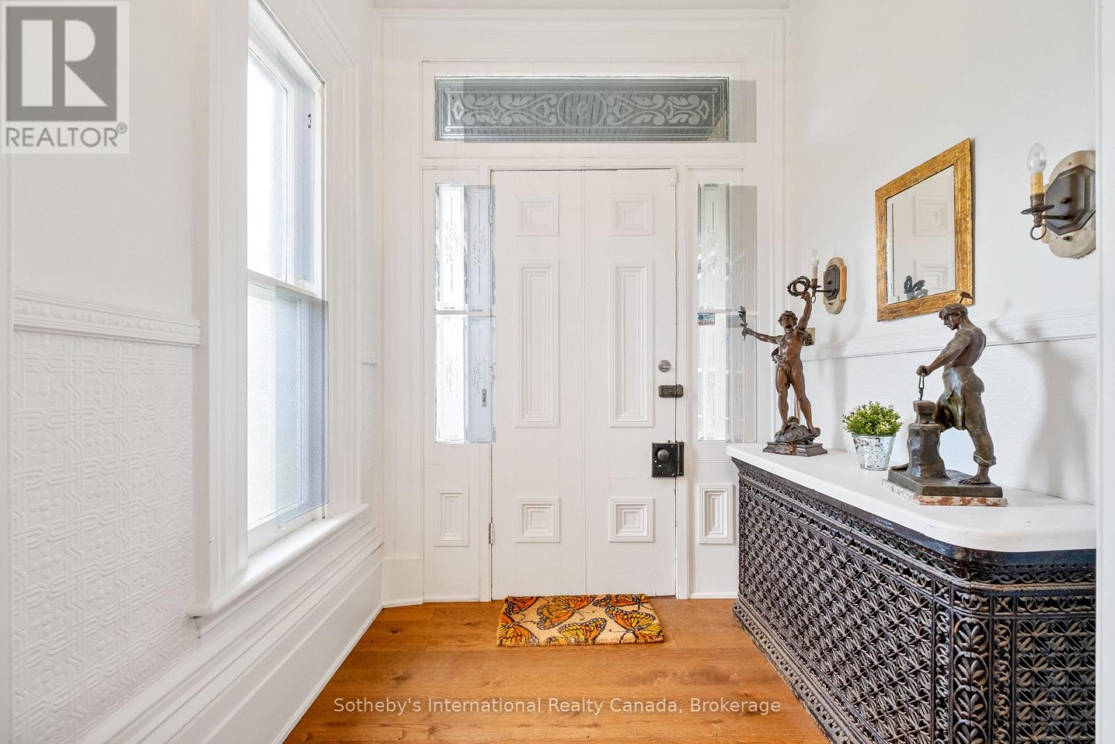 194 GRAND RIVER STREET N