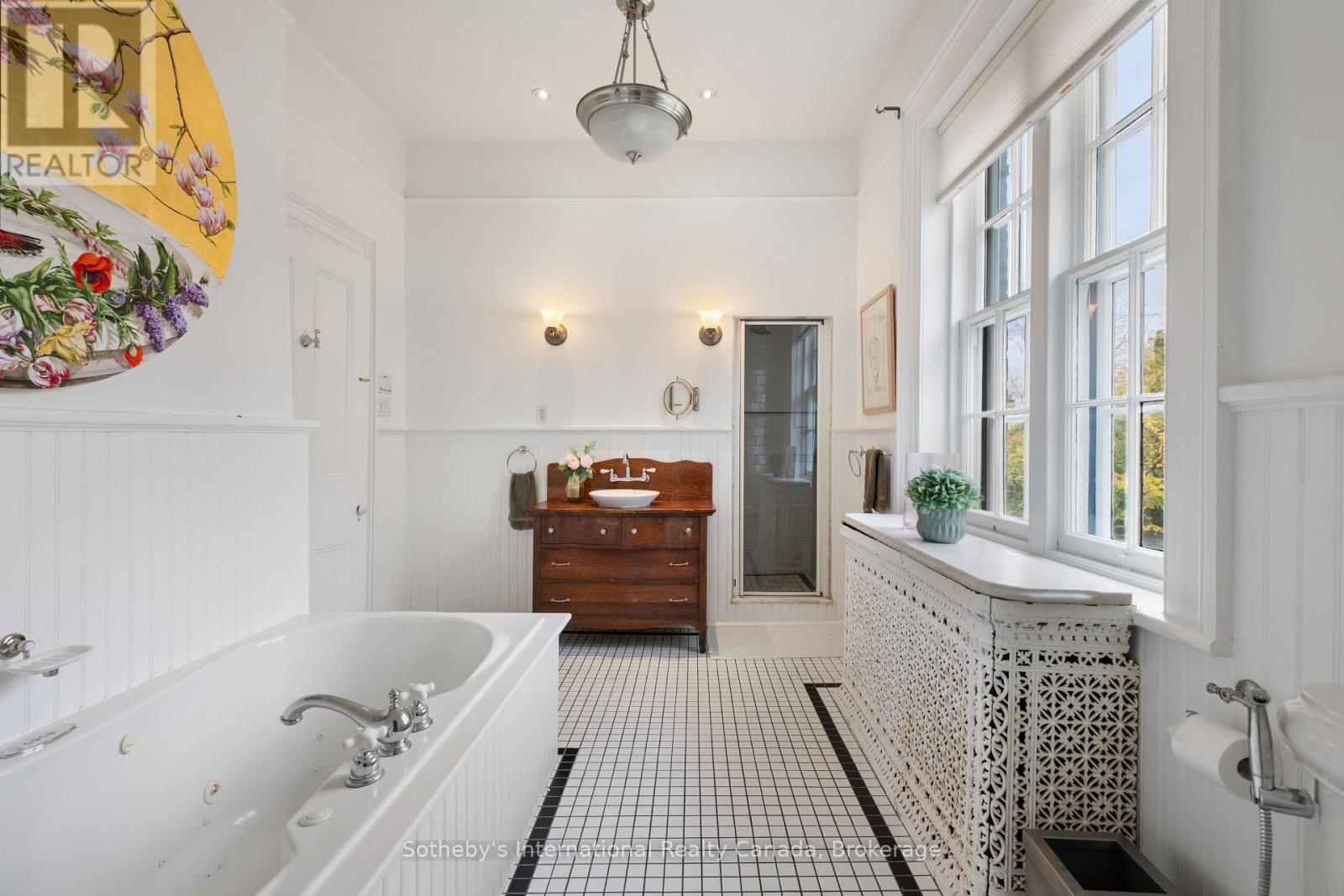 194 GRAND RIVER STREET N