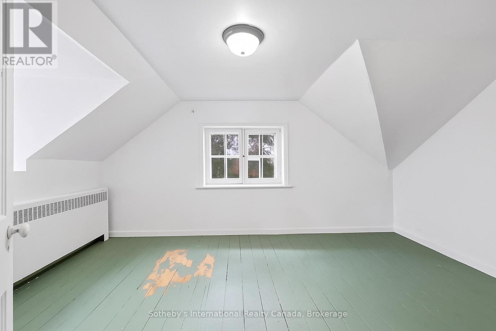 194 GRAND RIVER STREET N