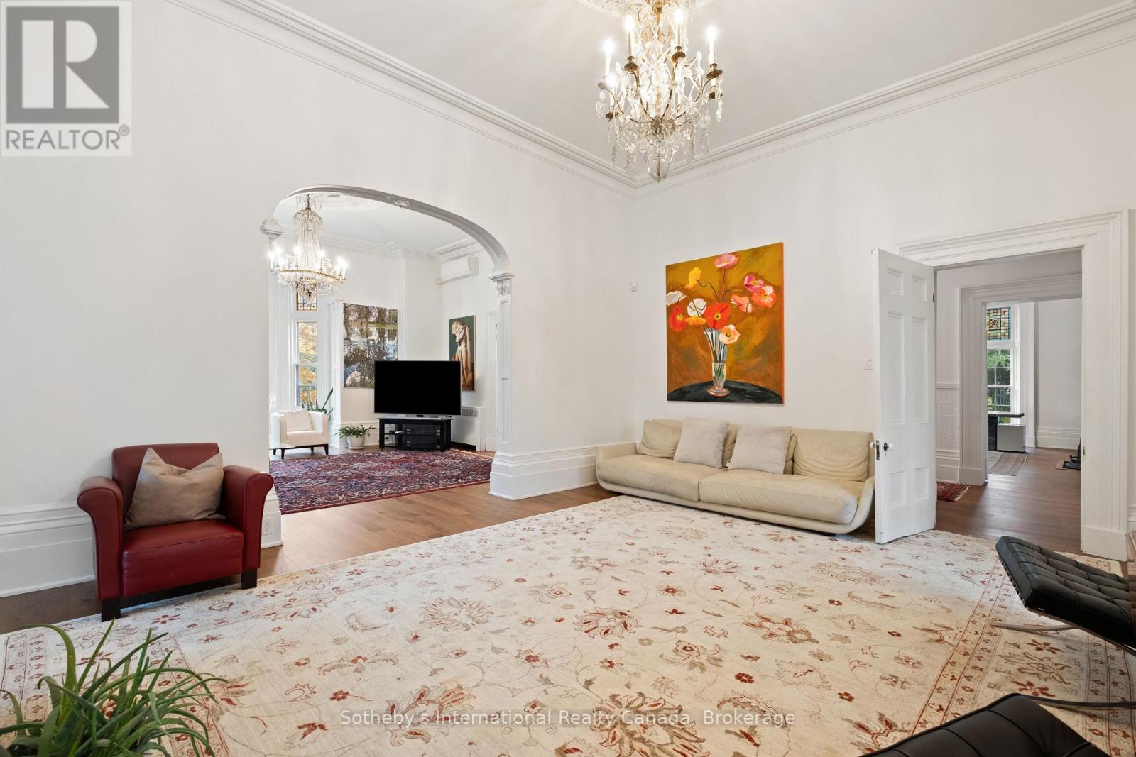 194 GRAND RIVER STREET N