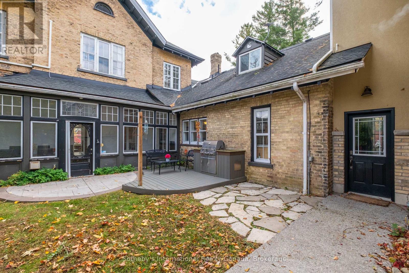 194 GRAND RIVER STREET N