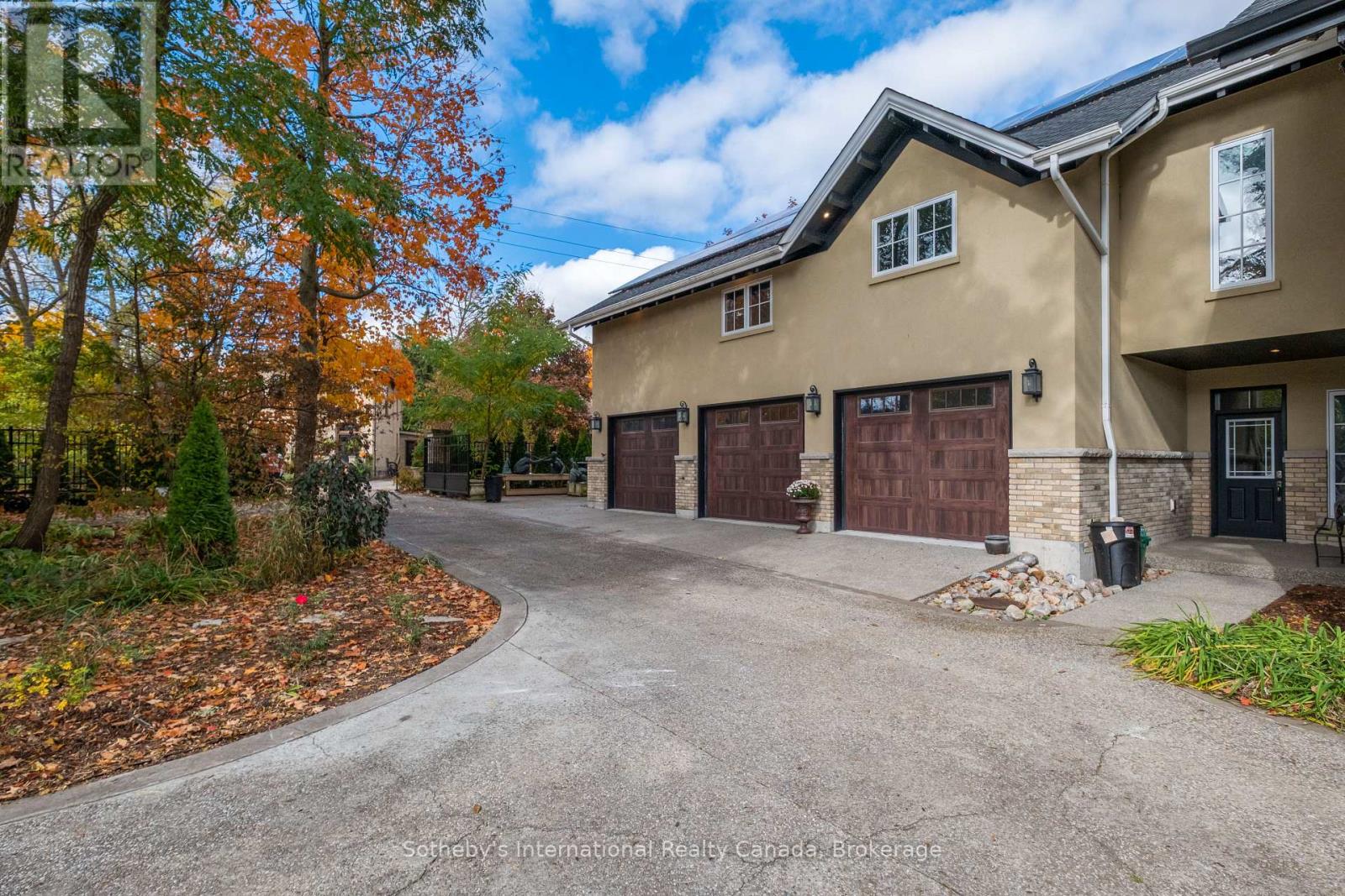 194 GRAND RIVER STREET N