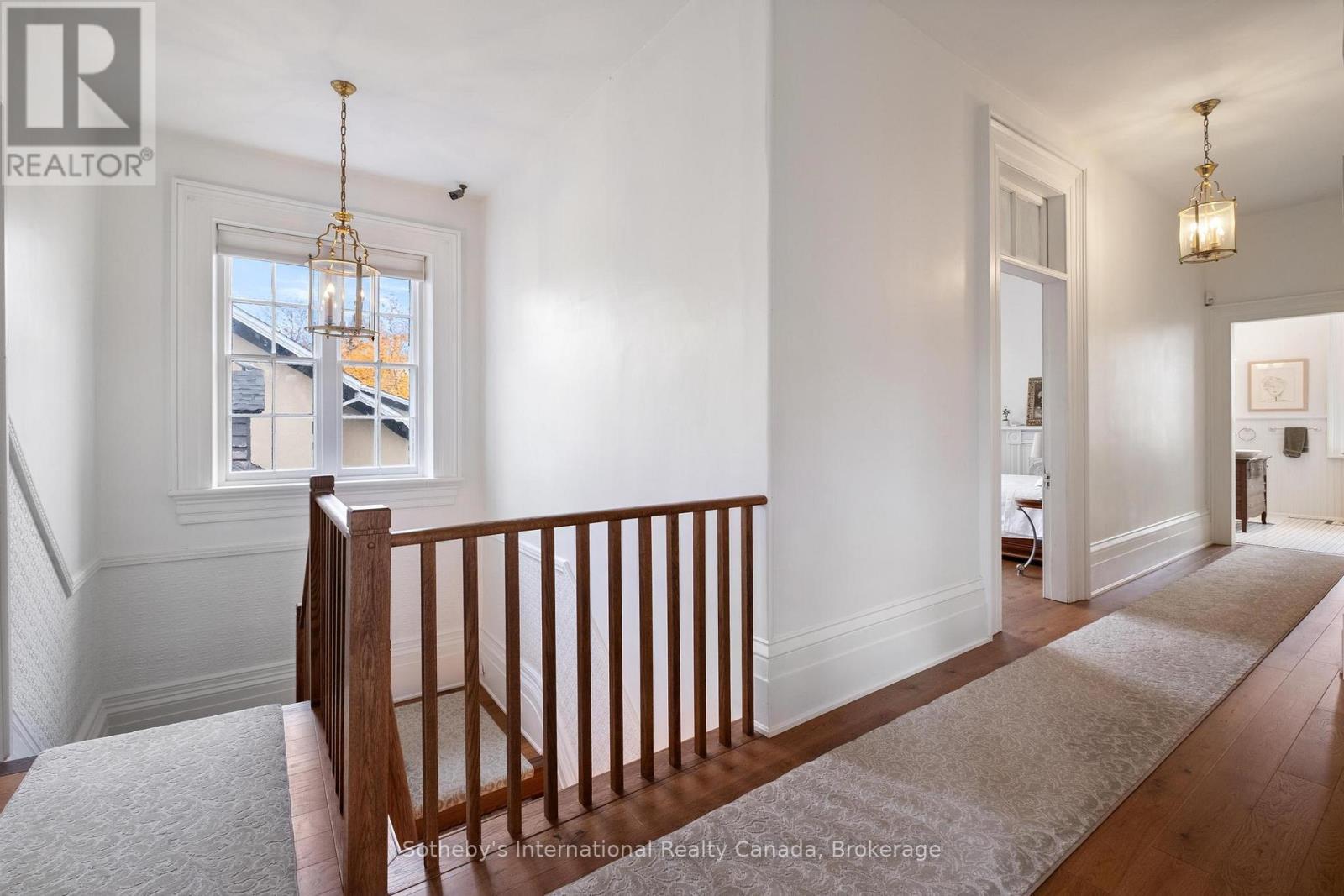 194 GRAND RIVER STREET N