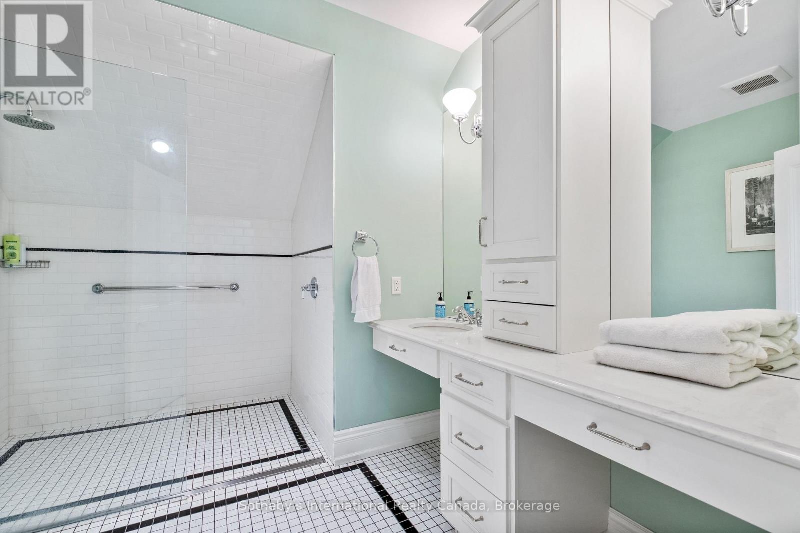 194 GRAND RIVER STREET N