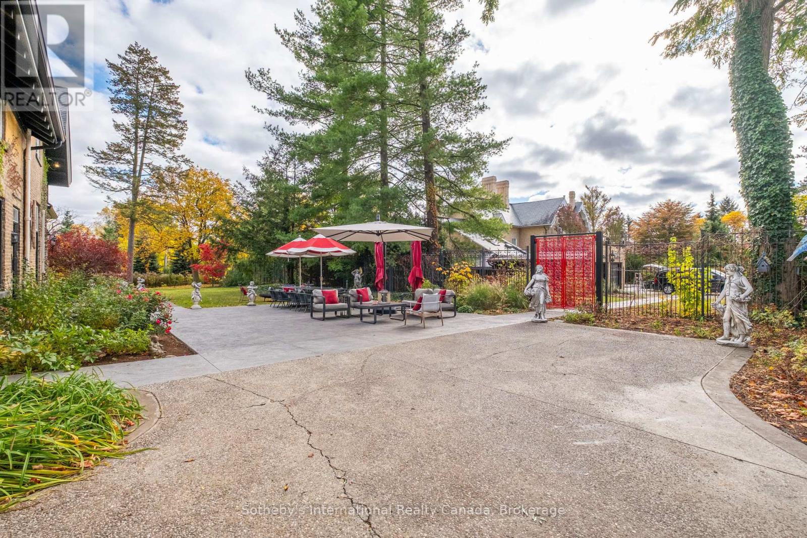 194 GRAND RIVER STREET N