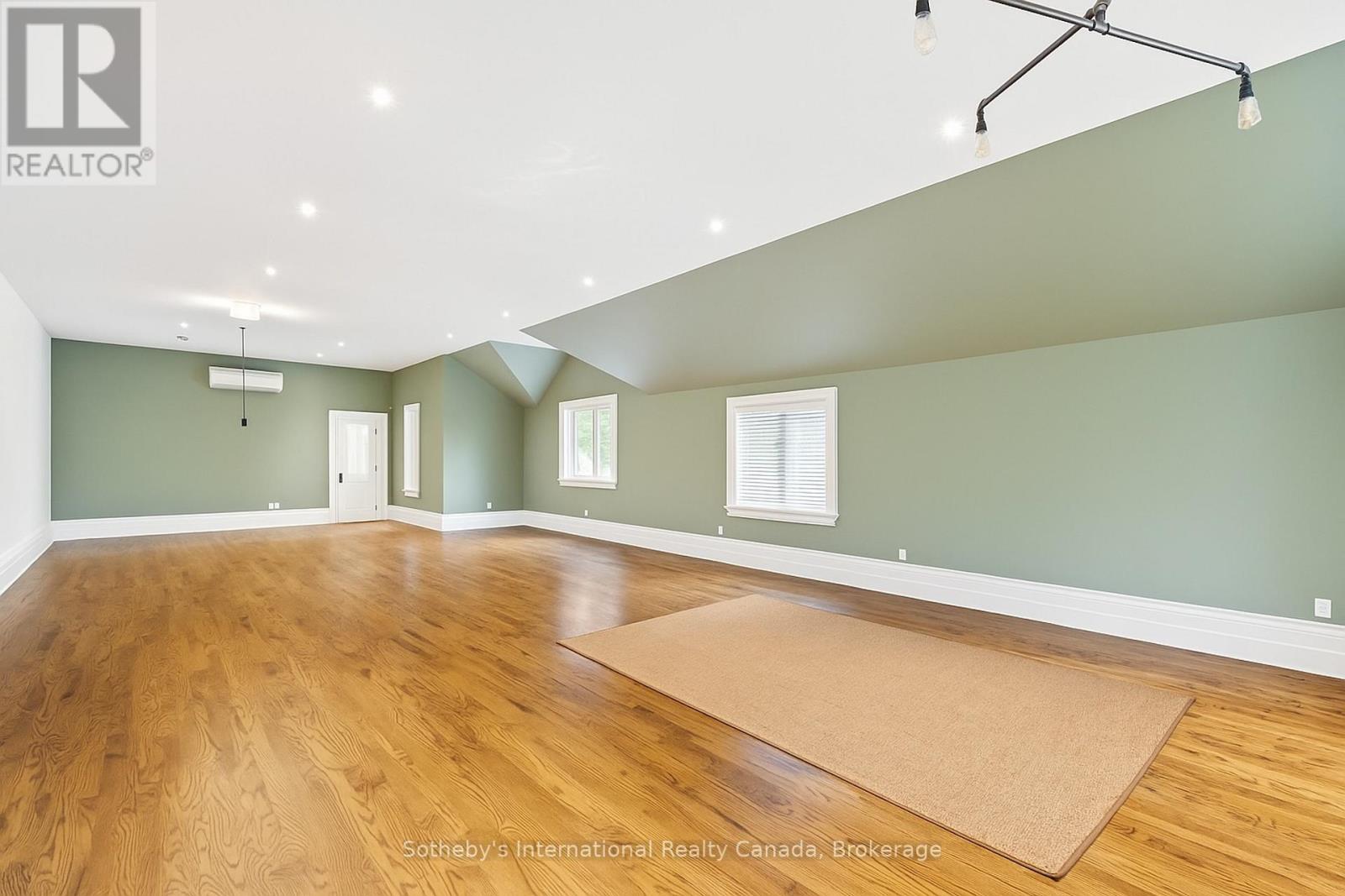 194 GRAND RIVER STREET N