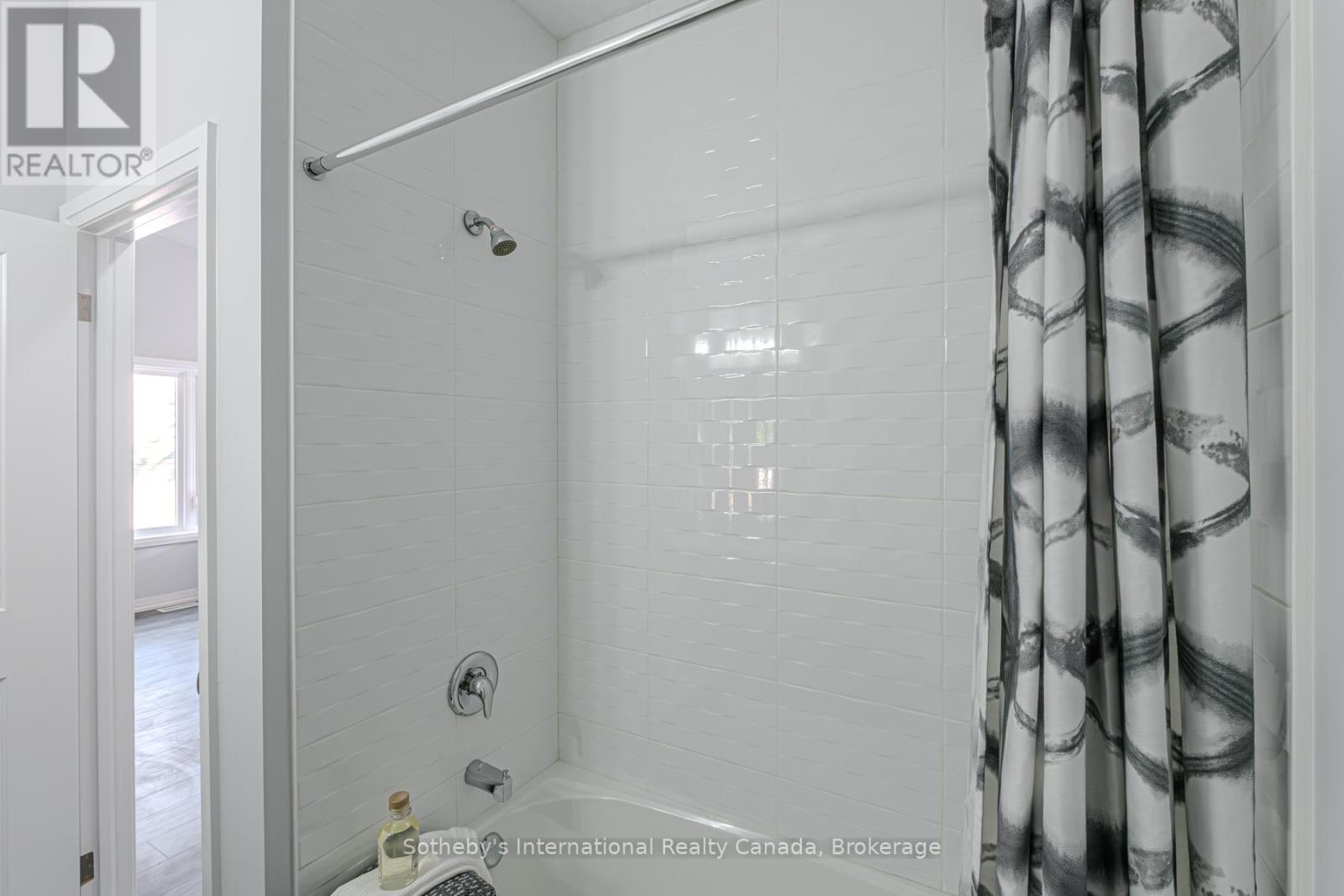 20 - 550 GREY STREET