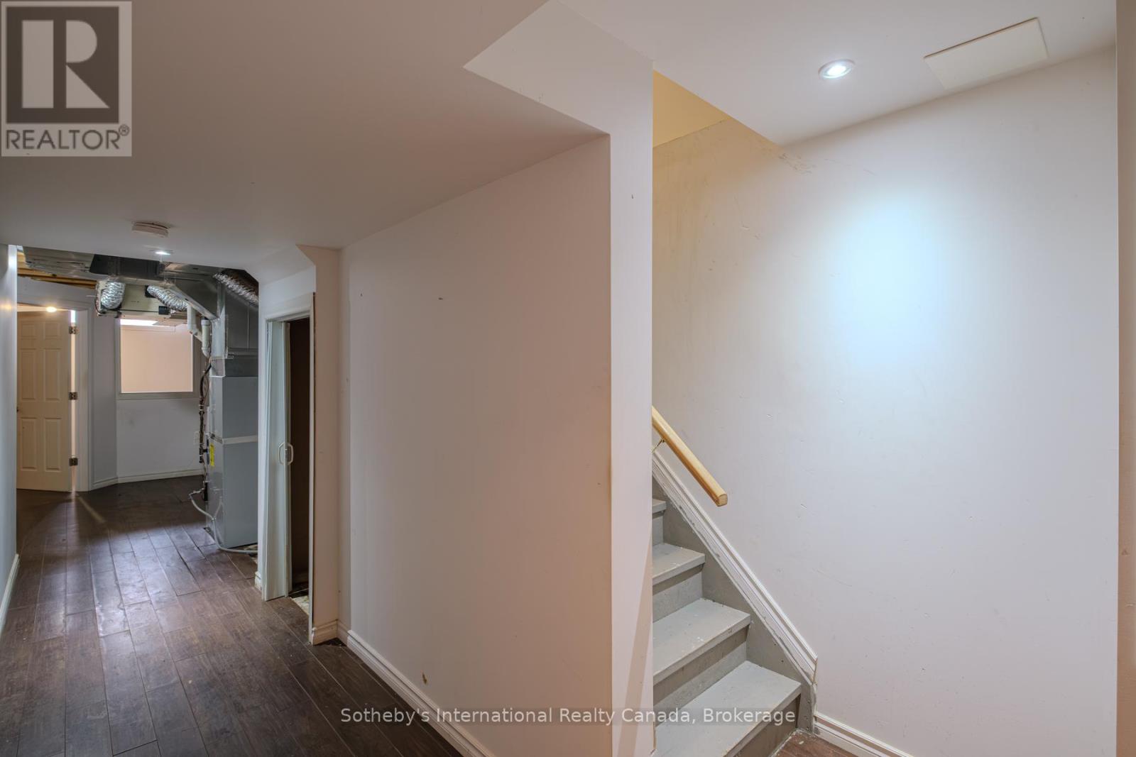 17 DWYER COURT