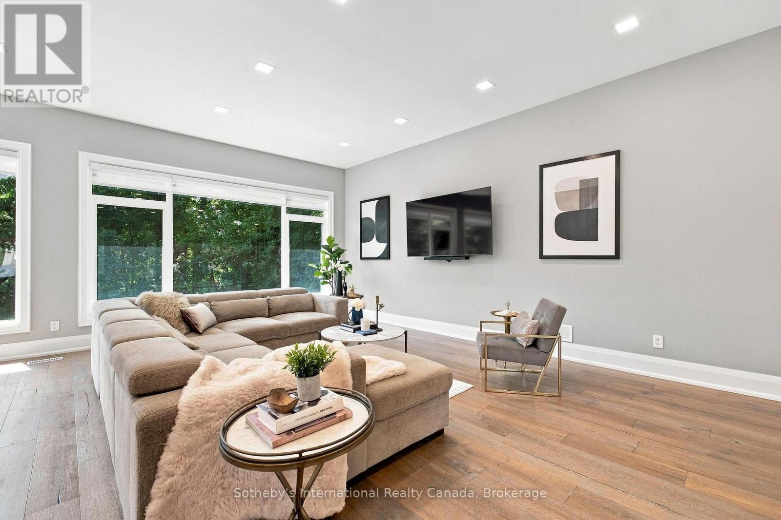 1 GAYWOOD GARDENS
