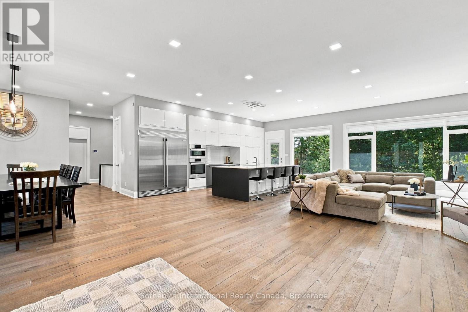 1 GAYWOOD GARDENS