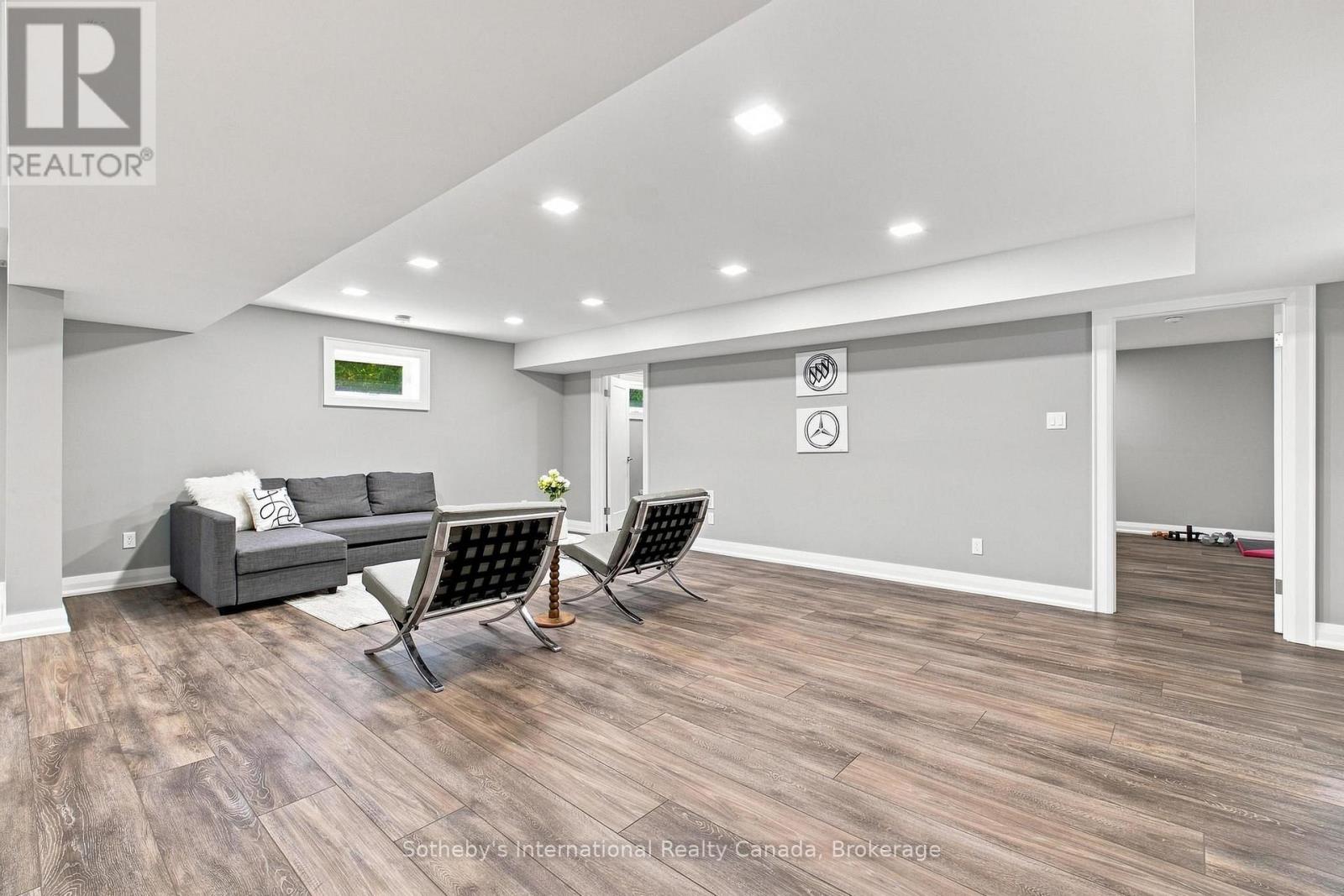 1 GAYWOOD GARDENS