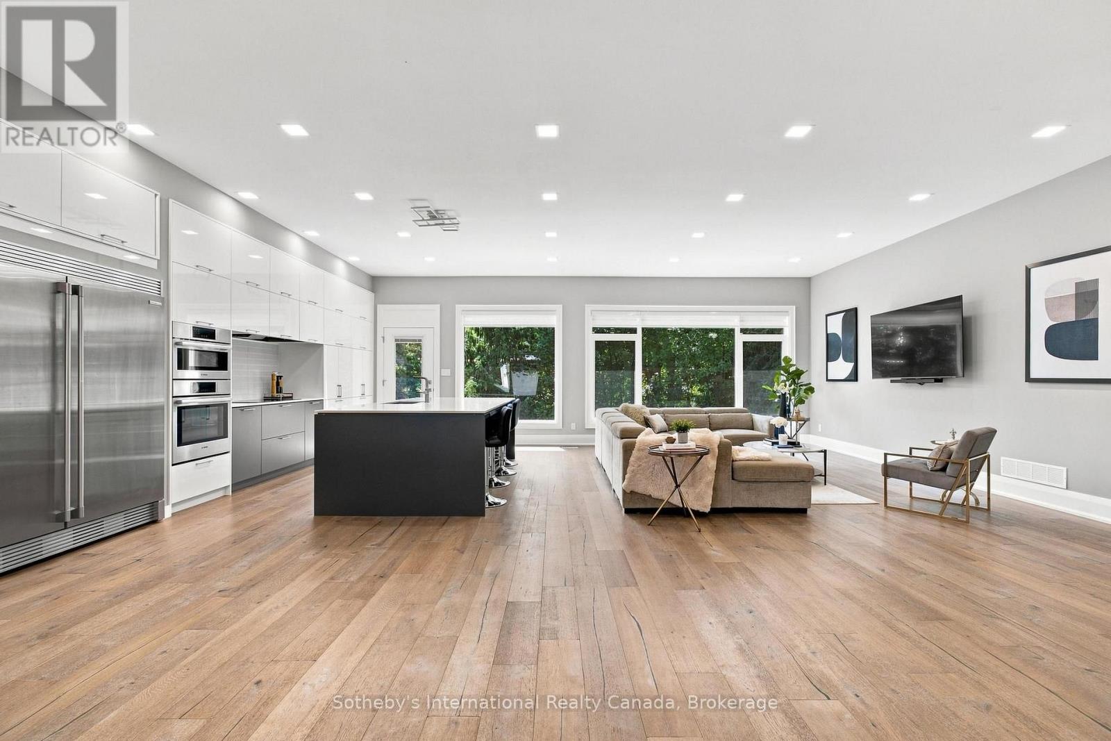 1 GAYWOOD GARDENS