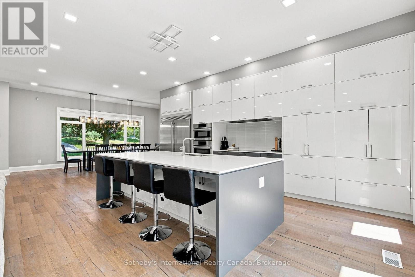 1 GAYWOOD GARDENS
