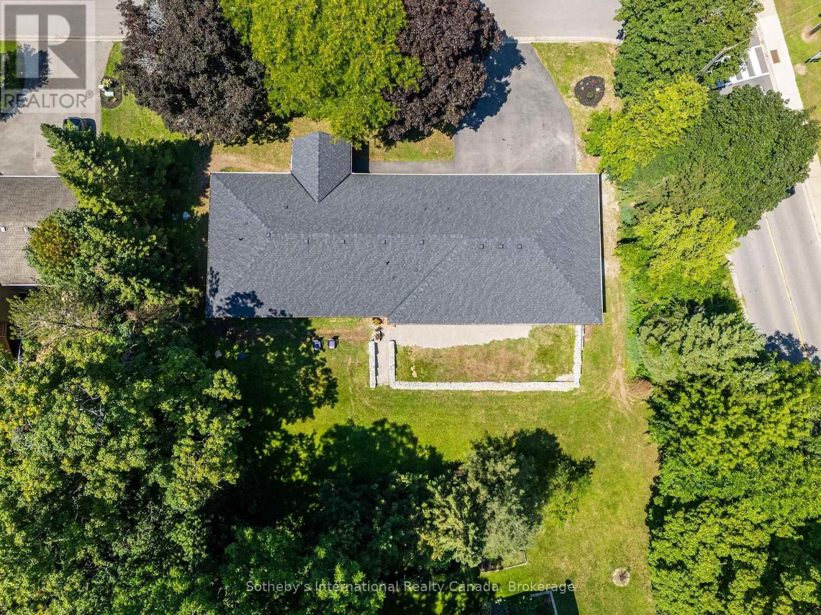 1 GAYWOOD GARDENS