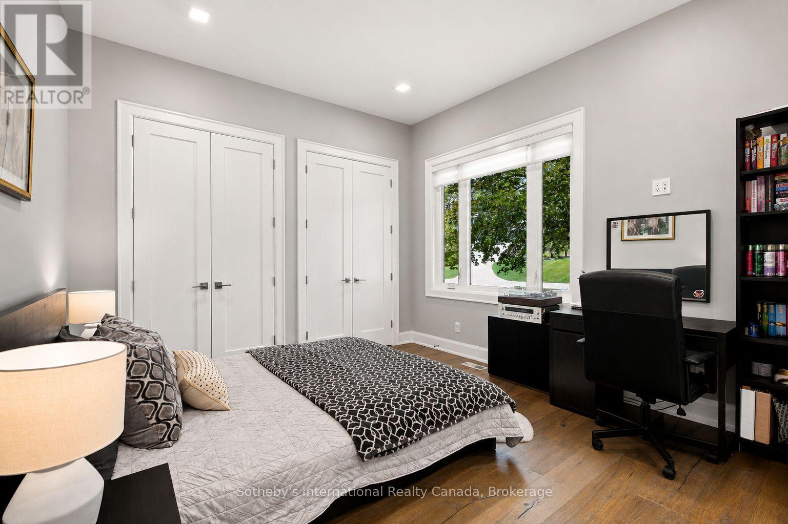 1 GAYWOOD GARDENS