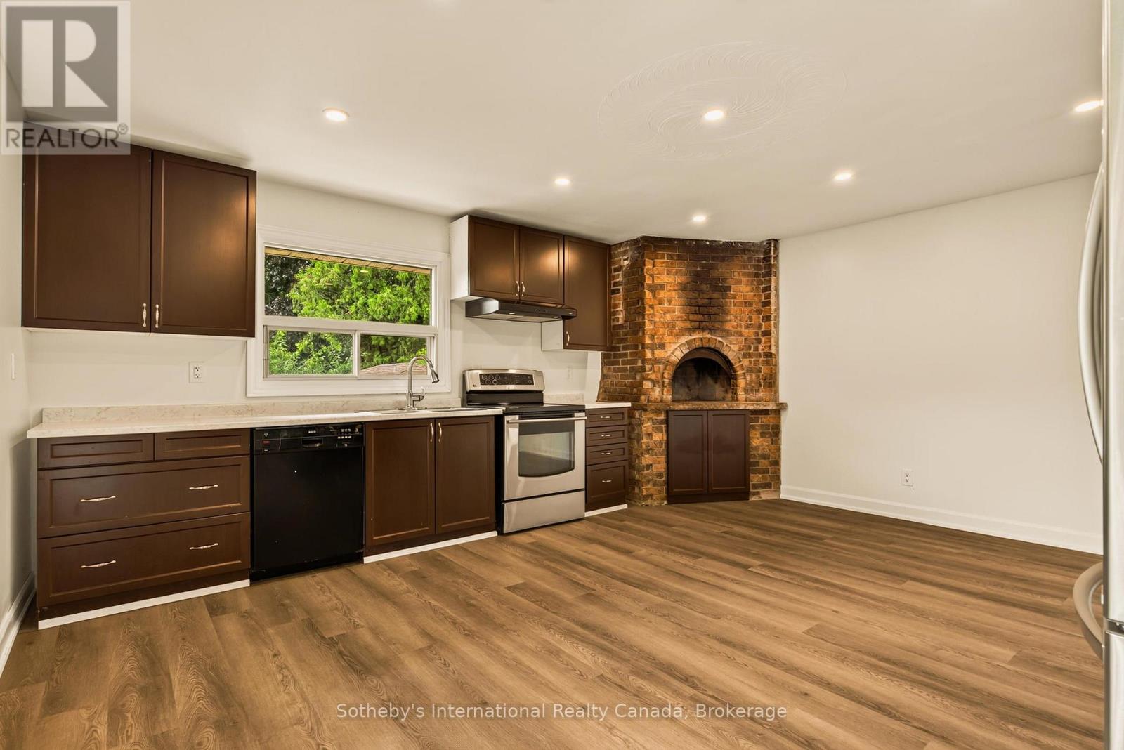 7 DELMAR DRIVE
