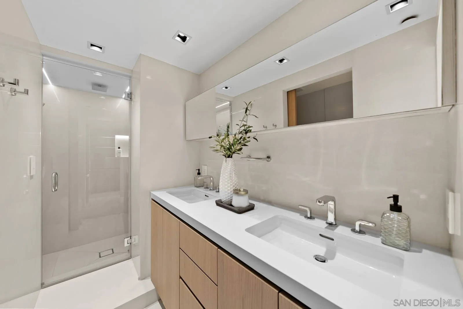 1780 Avenida Del Mundo Unit 902