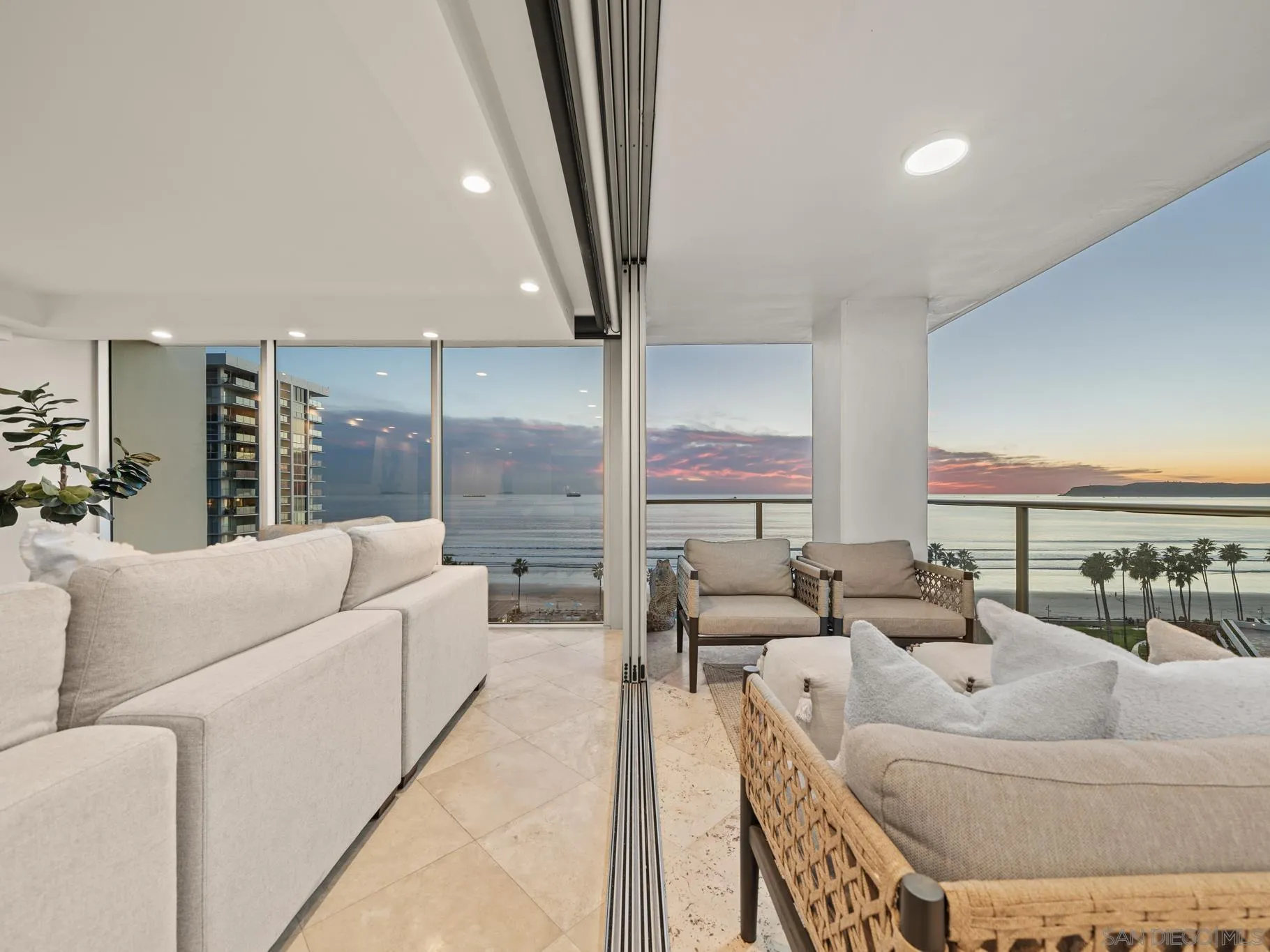1810 Avenida Del Mundo Unit 907