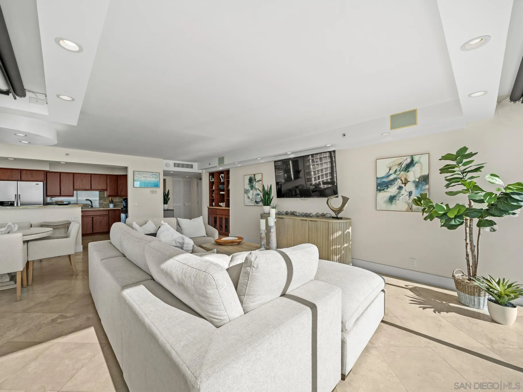 1810 Avenida Del Mundo Unit 907