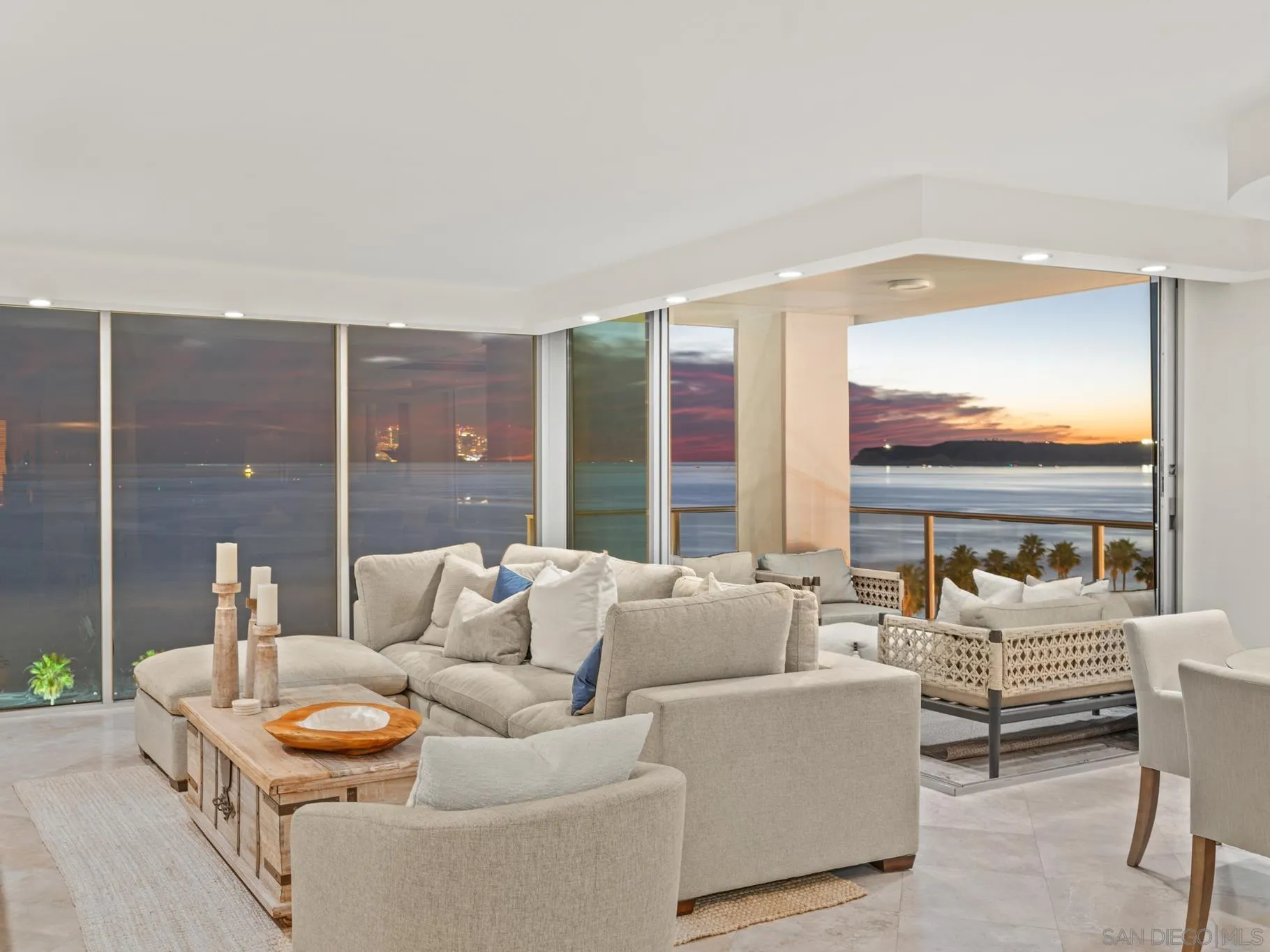 1810 Avenida Del Mundo Unit 907