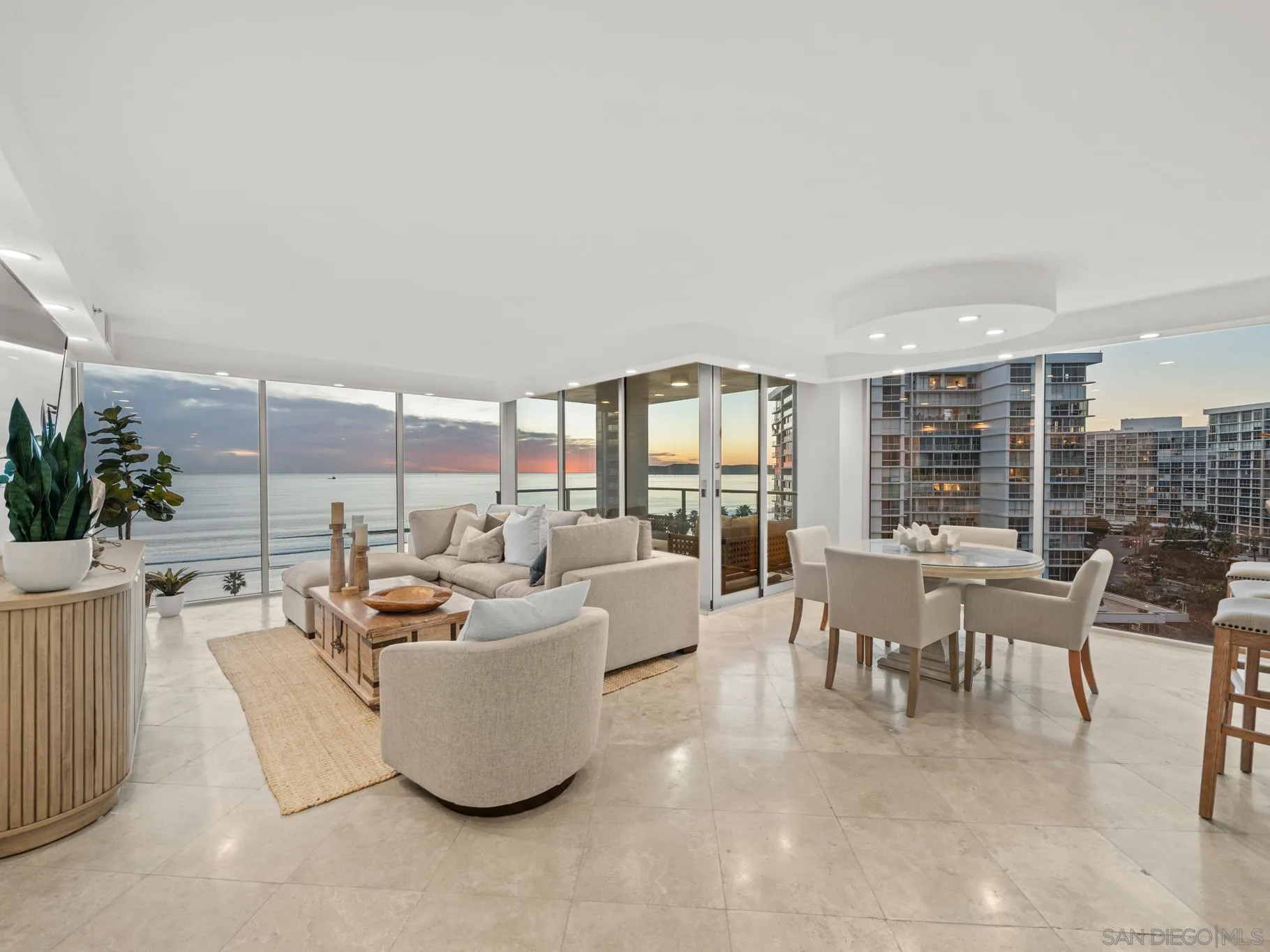 1810 Avenida Del Mundo Unit 907