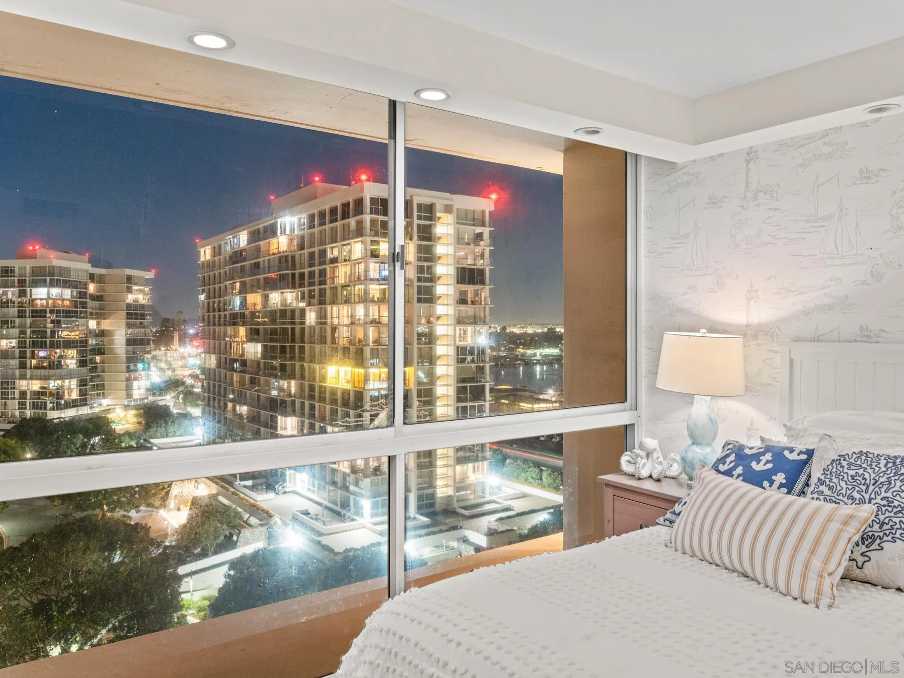 1810 Avenida Del Mundo Unit 907