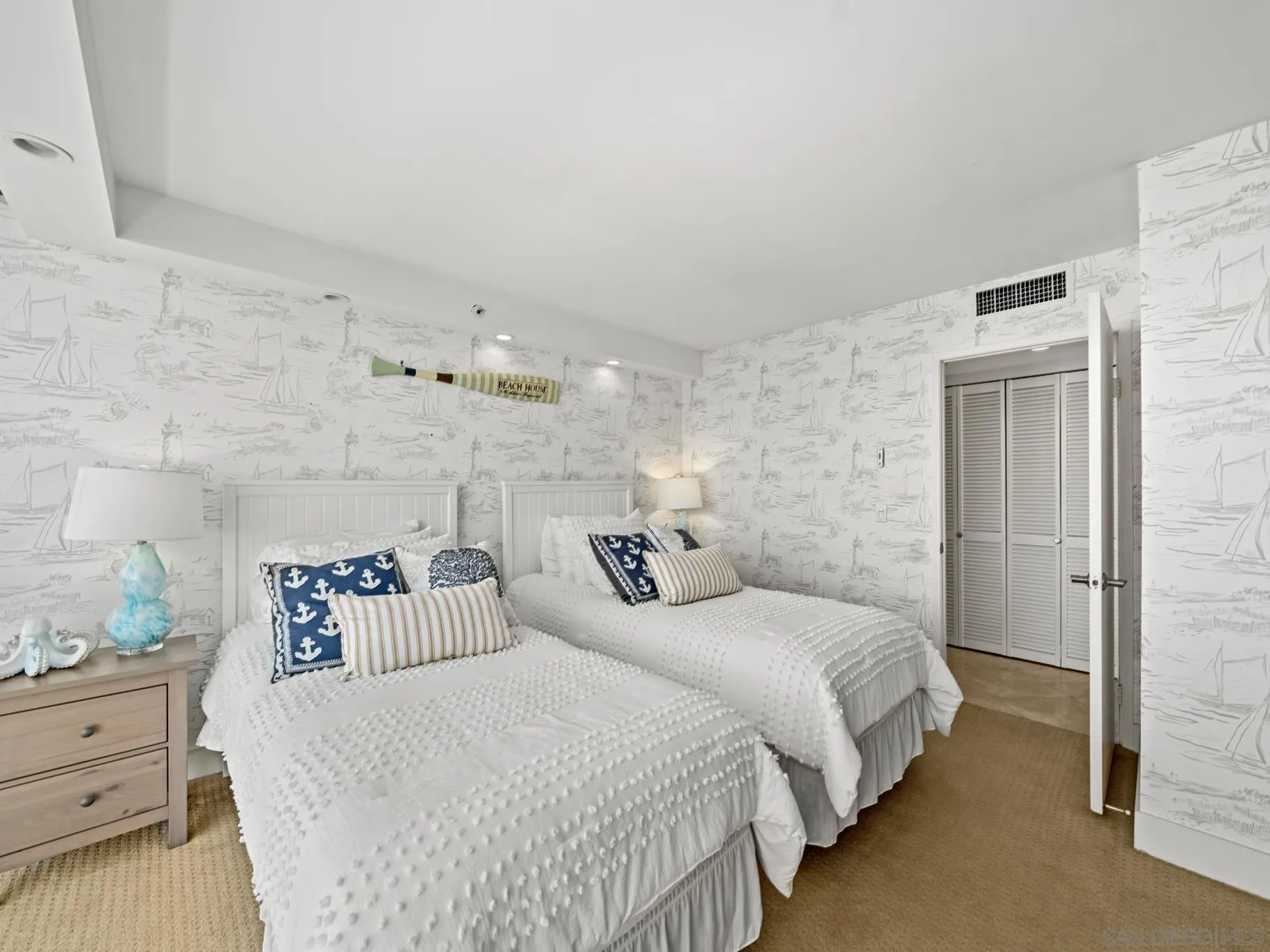 1810 Avenida Del Mundo Unit 907