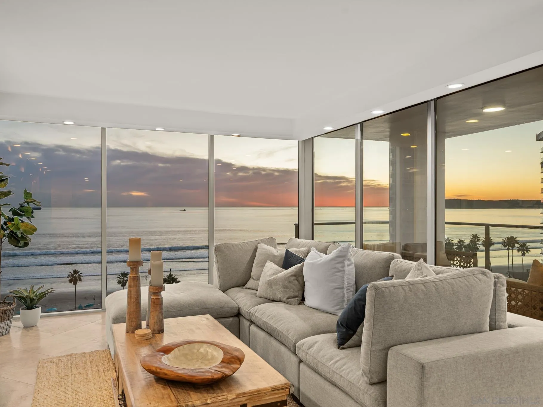 1810 Avenida Del Mundo Unit 907