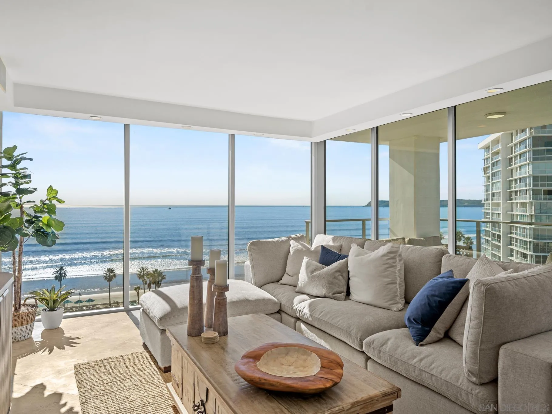 1810 Avenida Del Mundo Unit 907