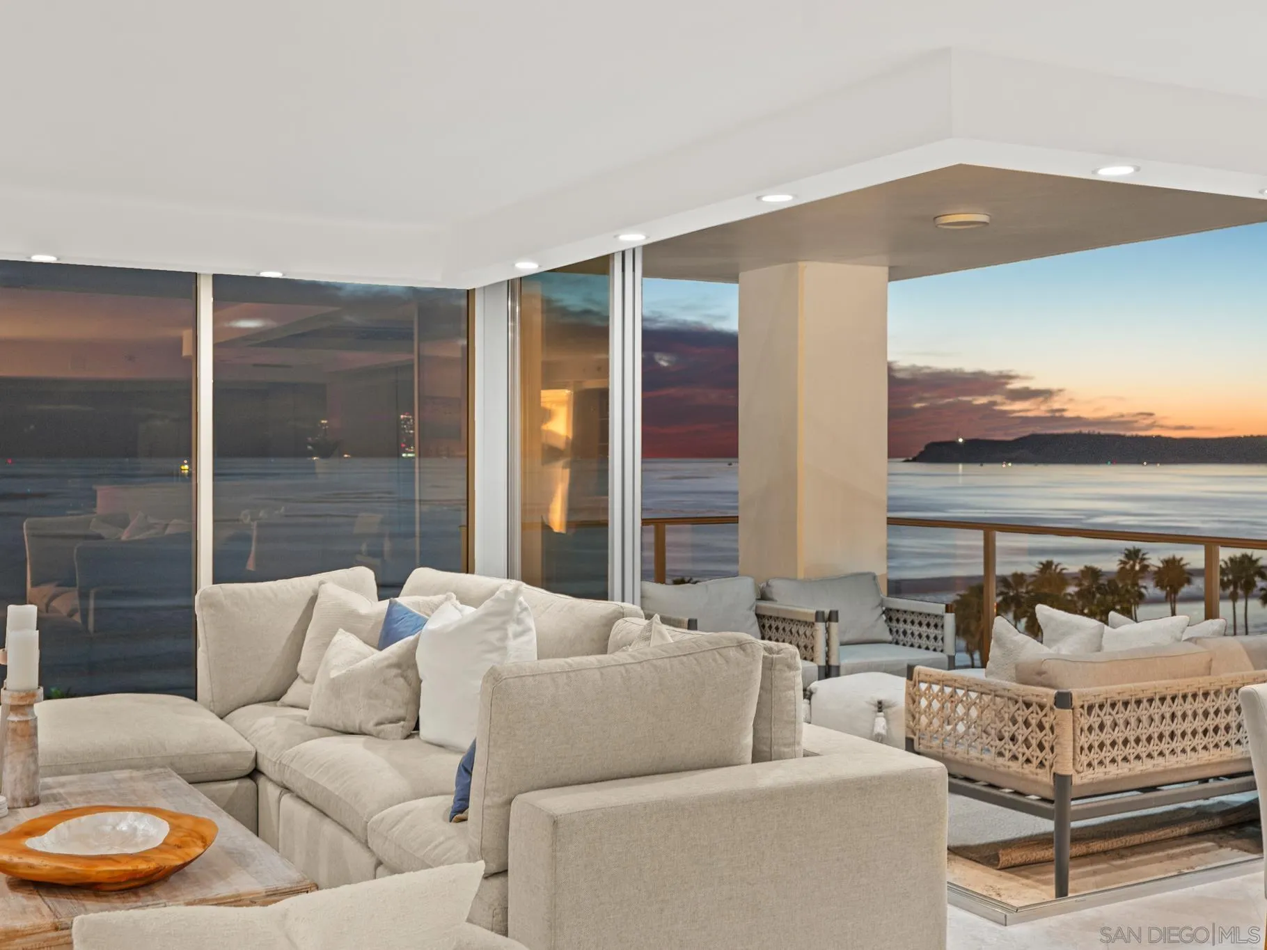 1810 Avenida Del Mundo Unit 907