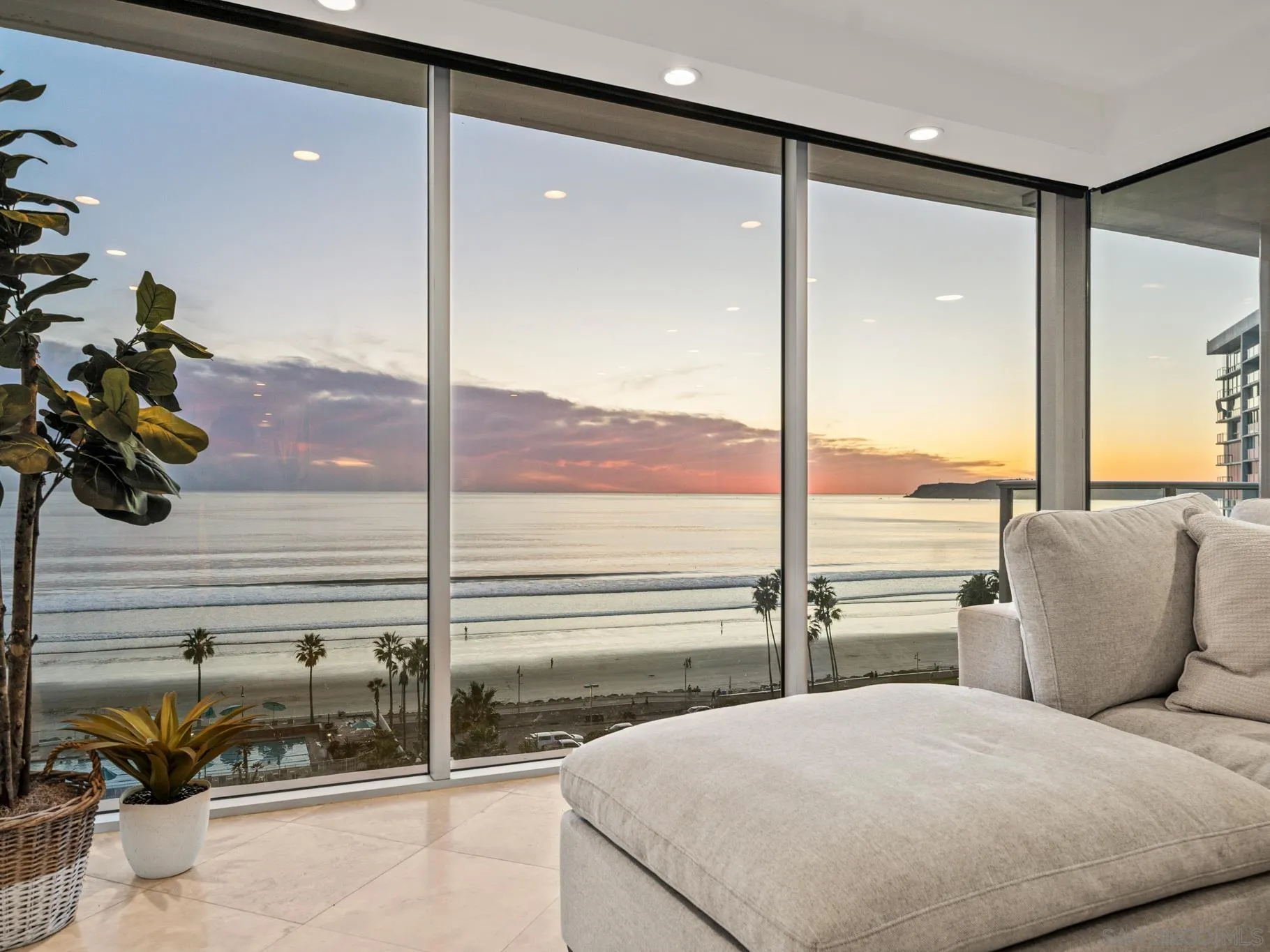 1810 Avenida Del Mundo Unit 907
