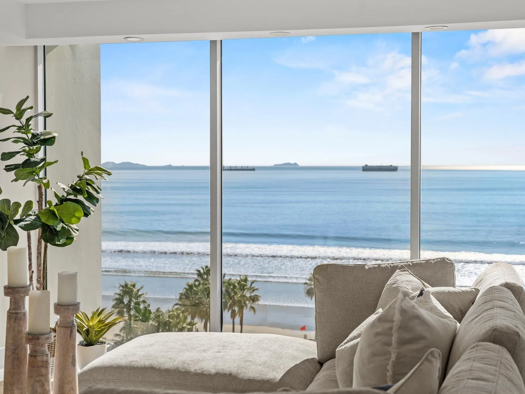 1810 Avenida Del Mundo Unit 907