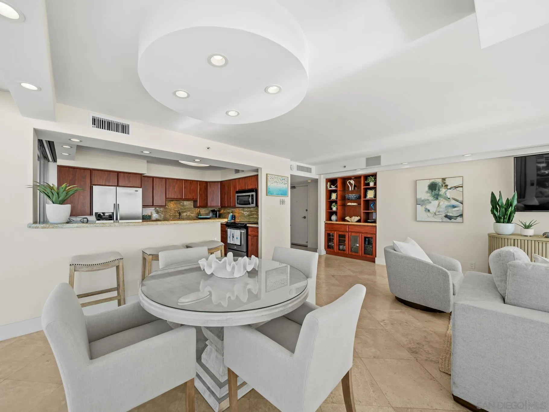 1810 Avenida Del Mundo Unit 907
