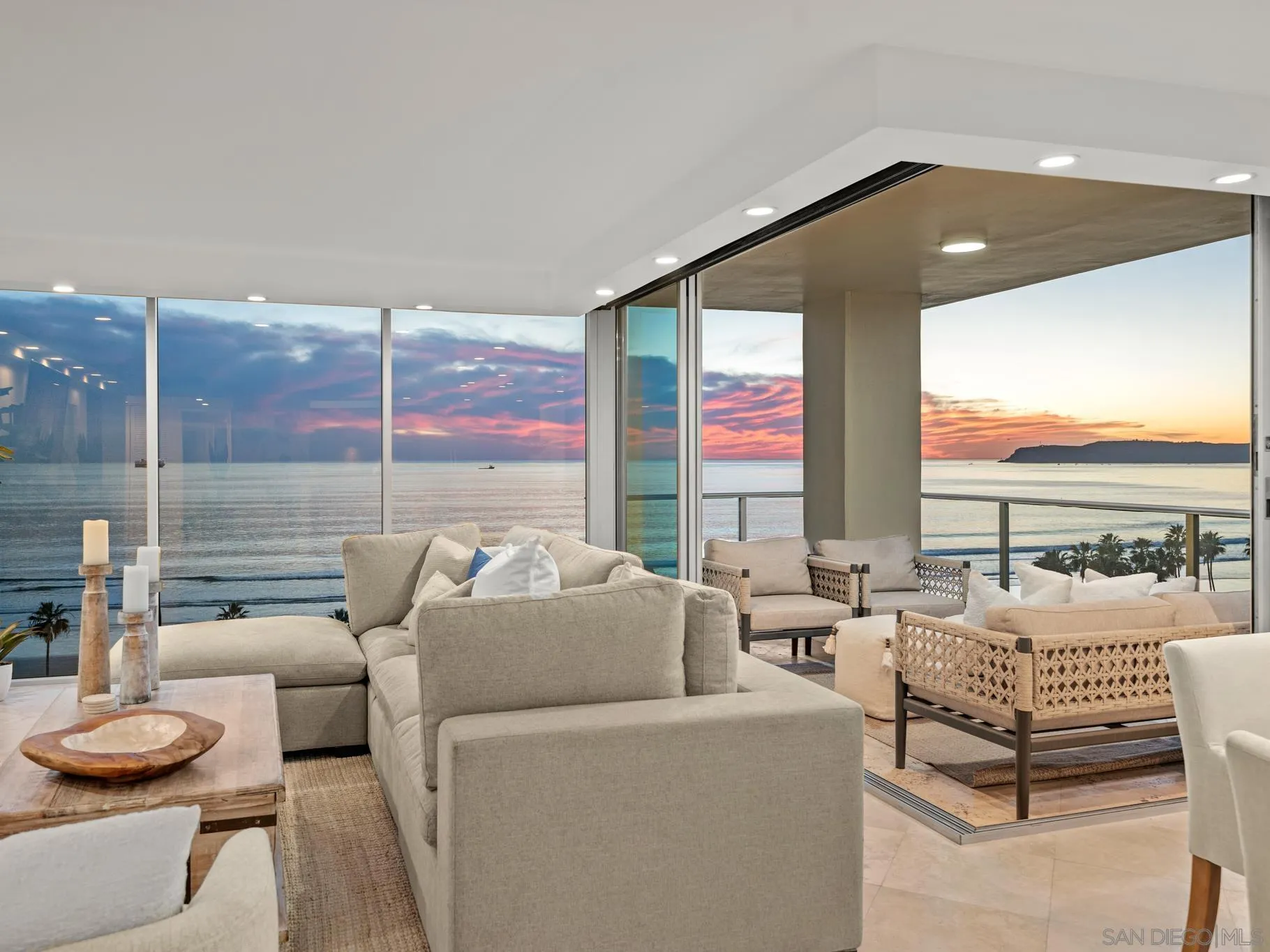 1810 Avenida Del Mundo Unit 907