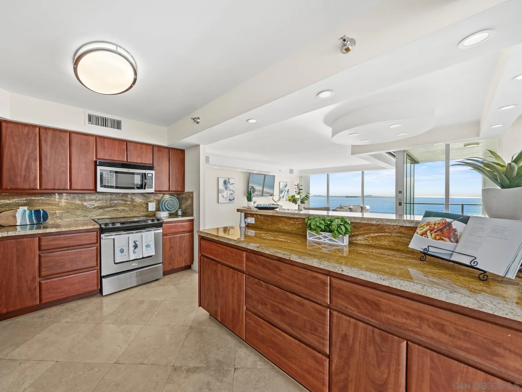 1810 Avenida Del Mundo Unit 907