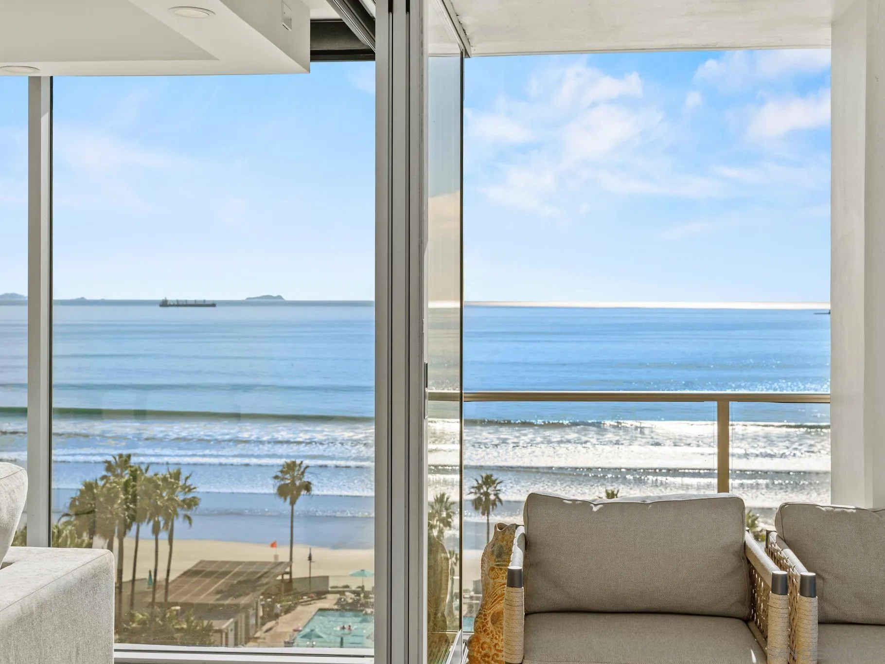 1810 Avenida Del Mundo Unit 907