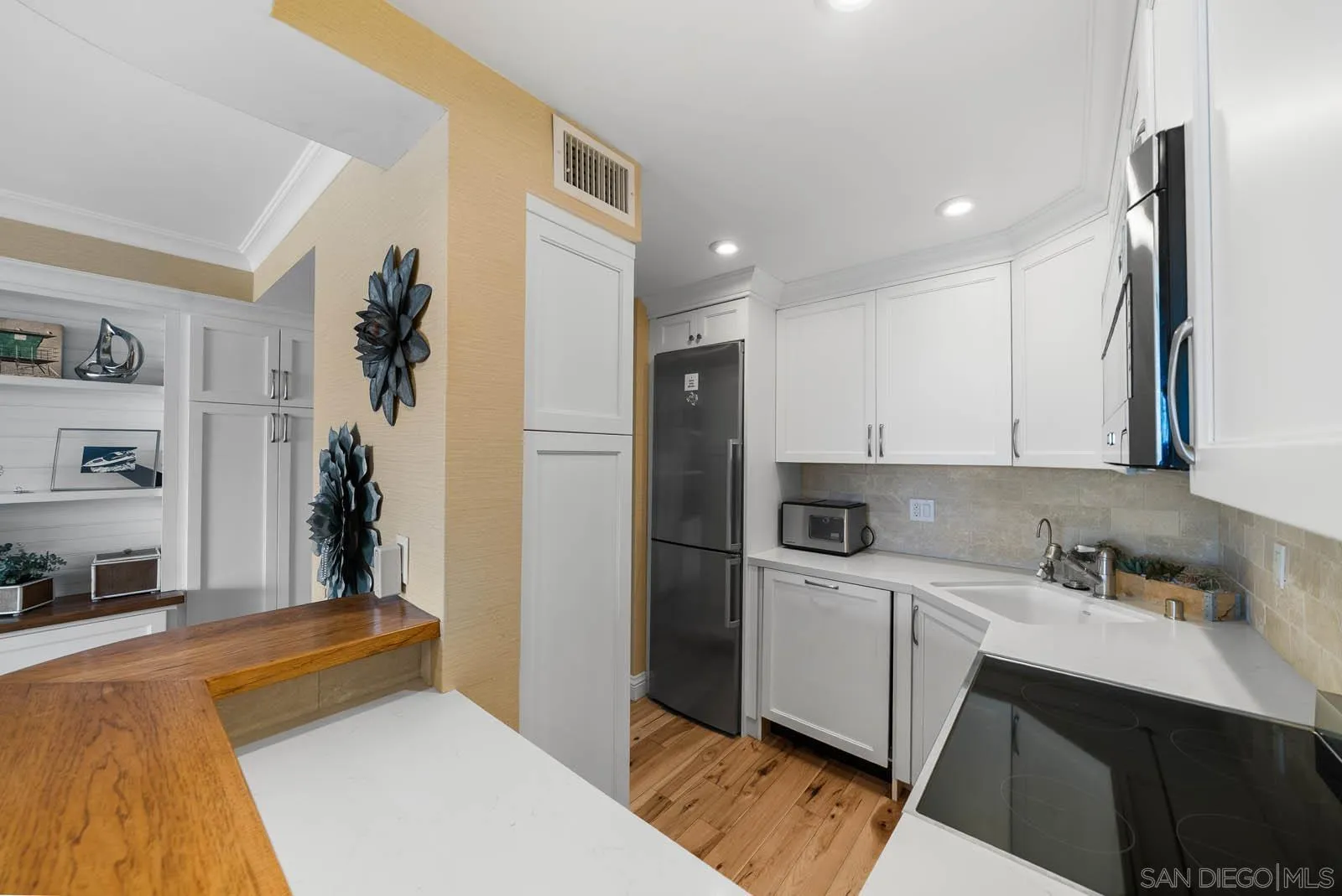 1720 Avenida Del Mundo Unit 209