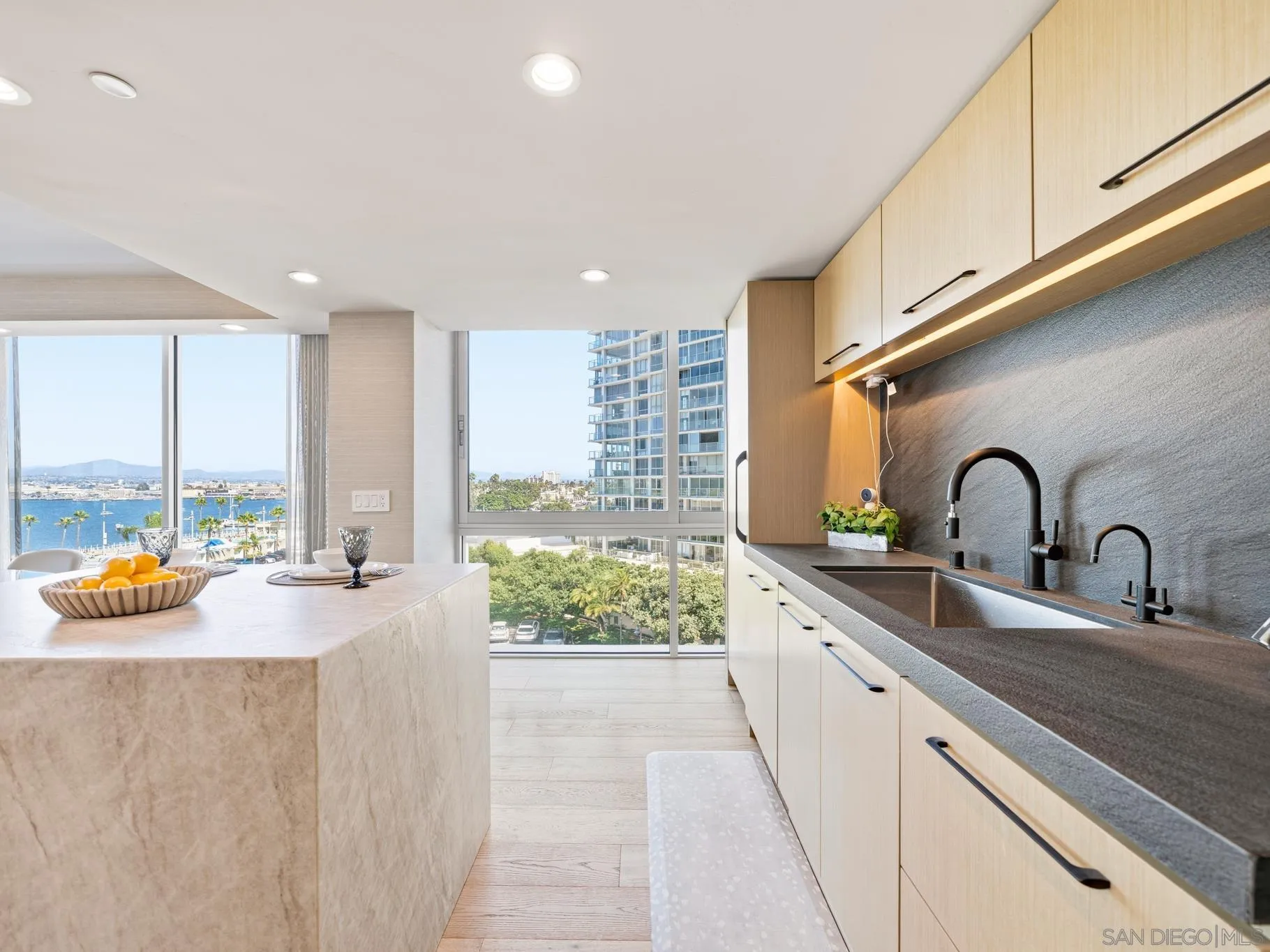 1810 Avenida Del Mundo Unit 403