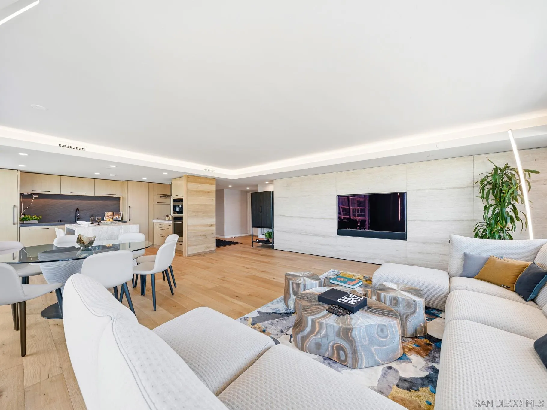 1810 Avenida Del Mundo Unit 403