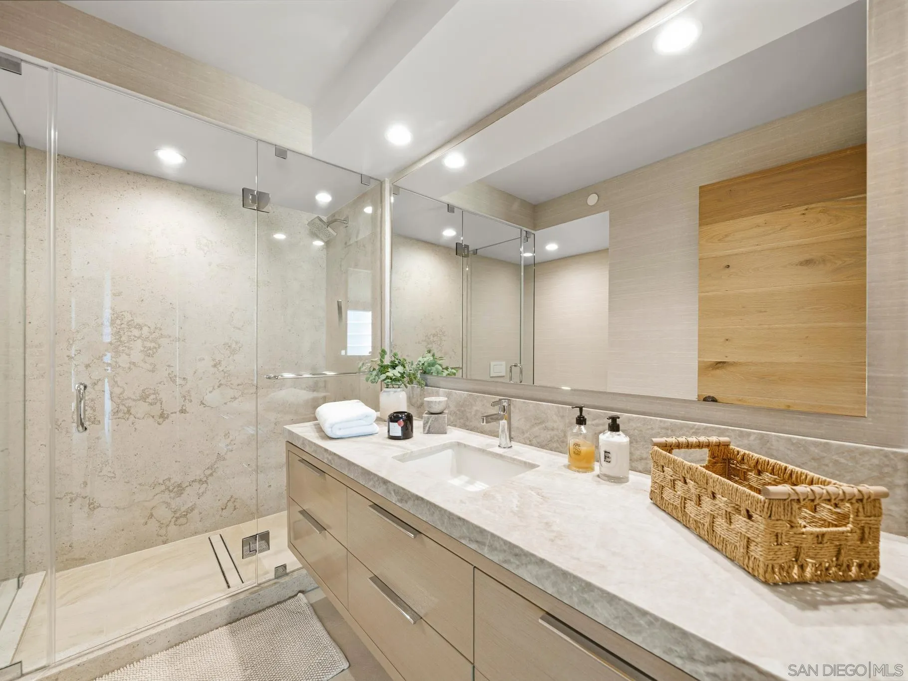 1810 Avenida Del Mundo Unit 403