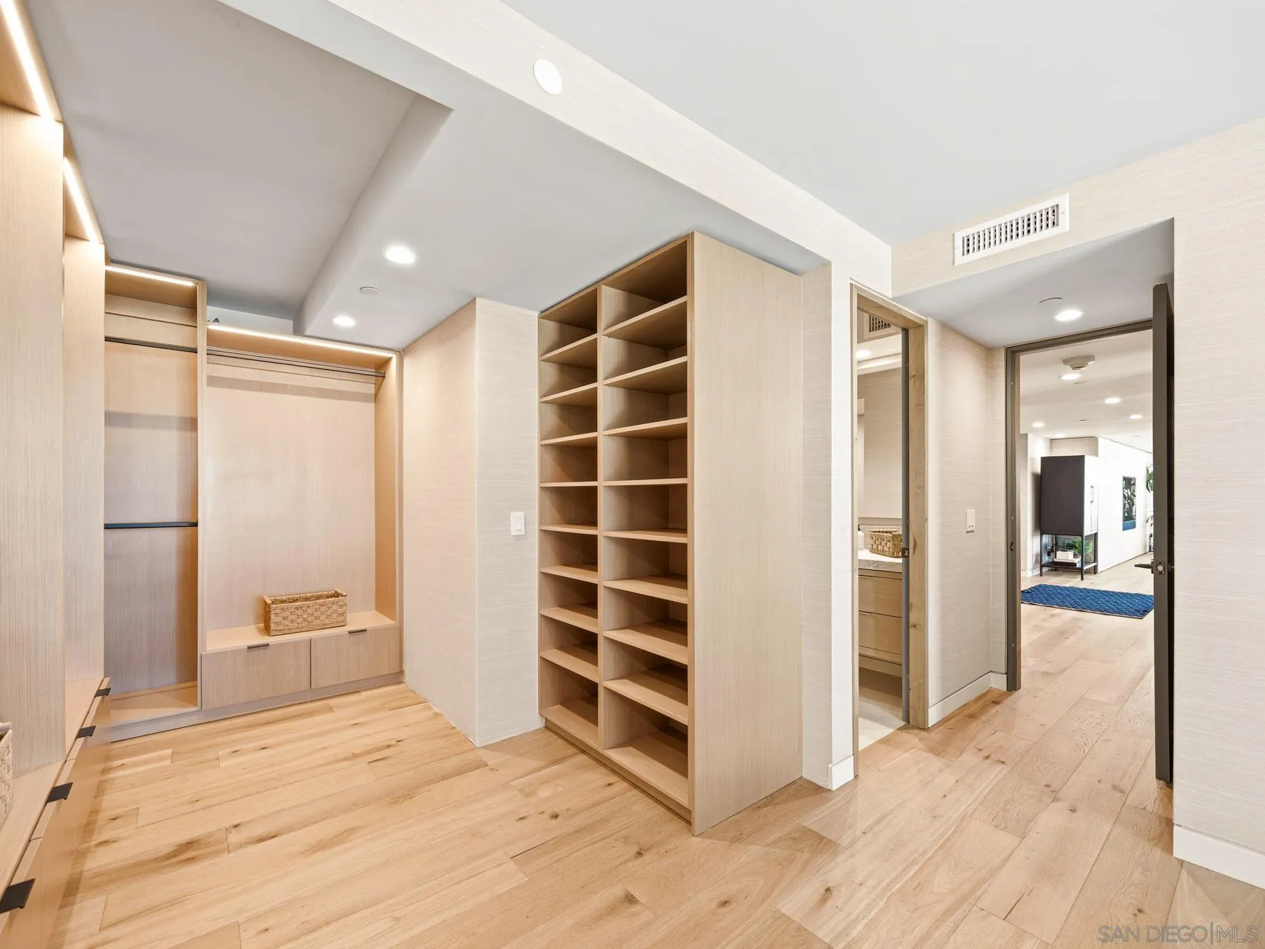 1810 Avenida Del Mundo Unit 403
