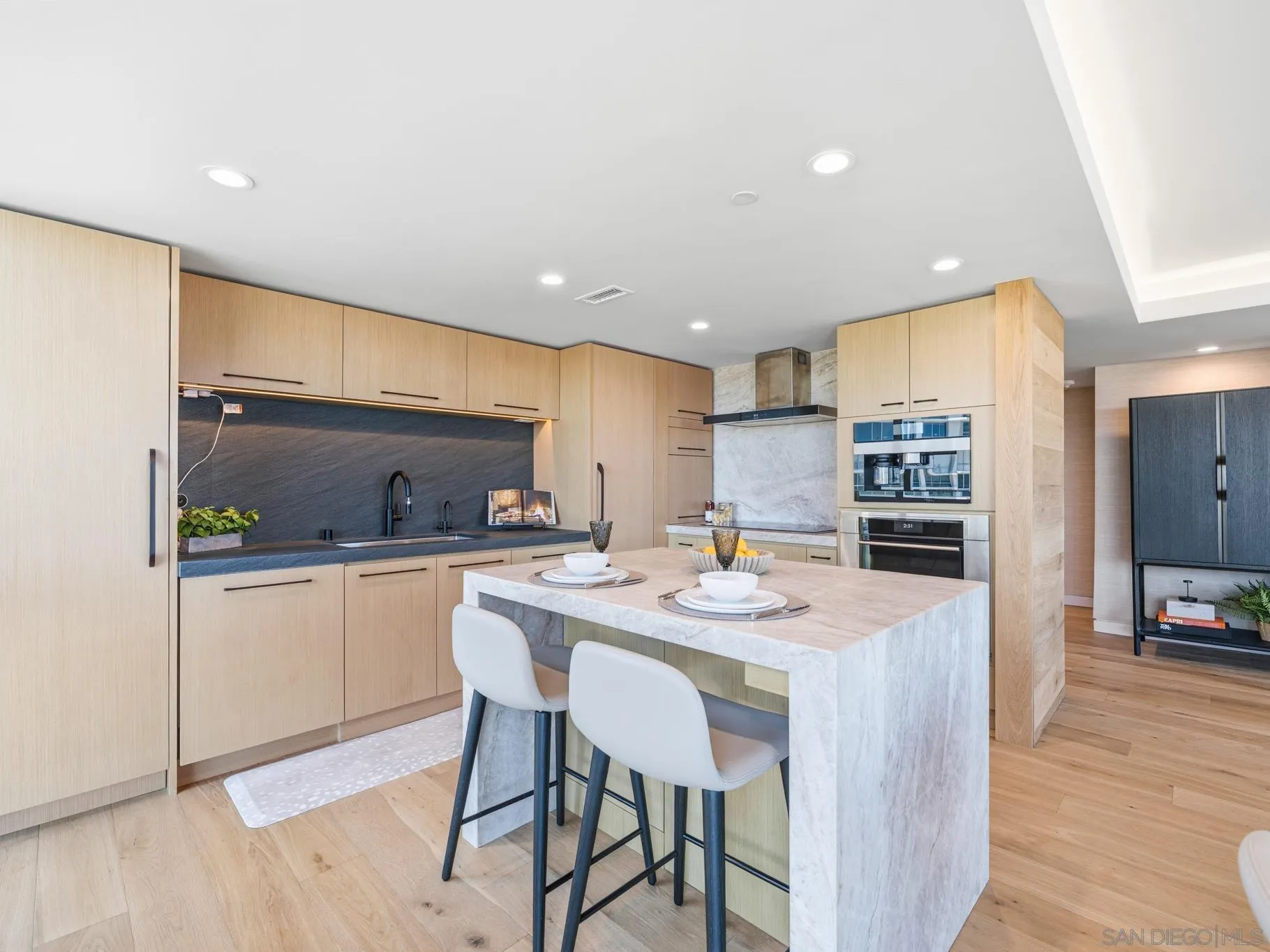 1810 Avenida Del Mundo Unit 403