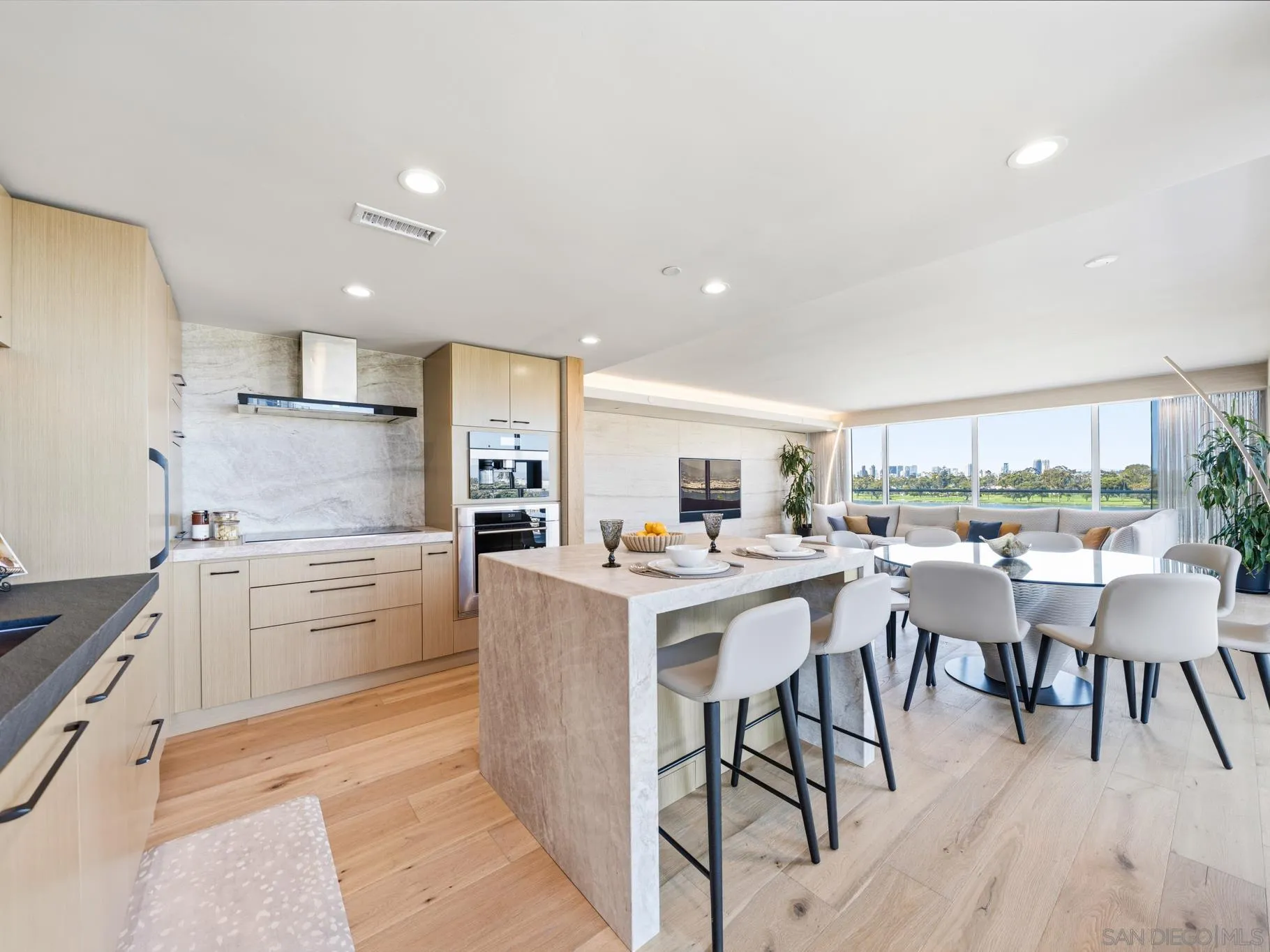 1810 Avenida Del Mundo Unit 403