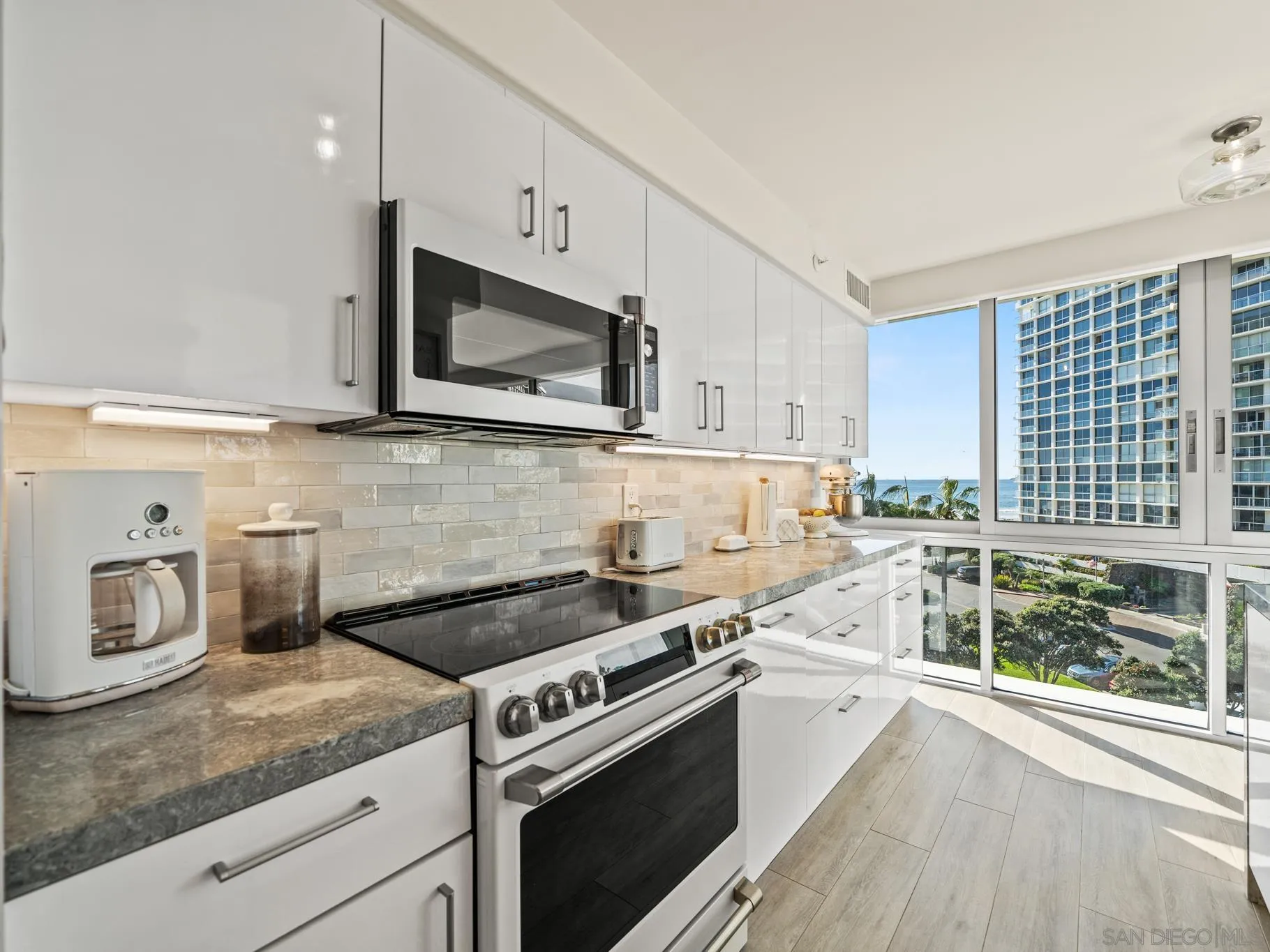 1750 Avenida Del Mundo Unit 404