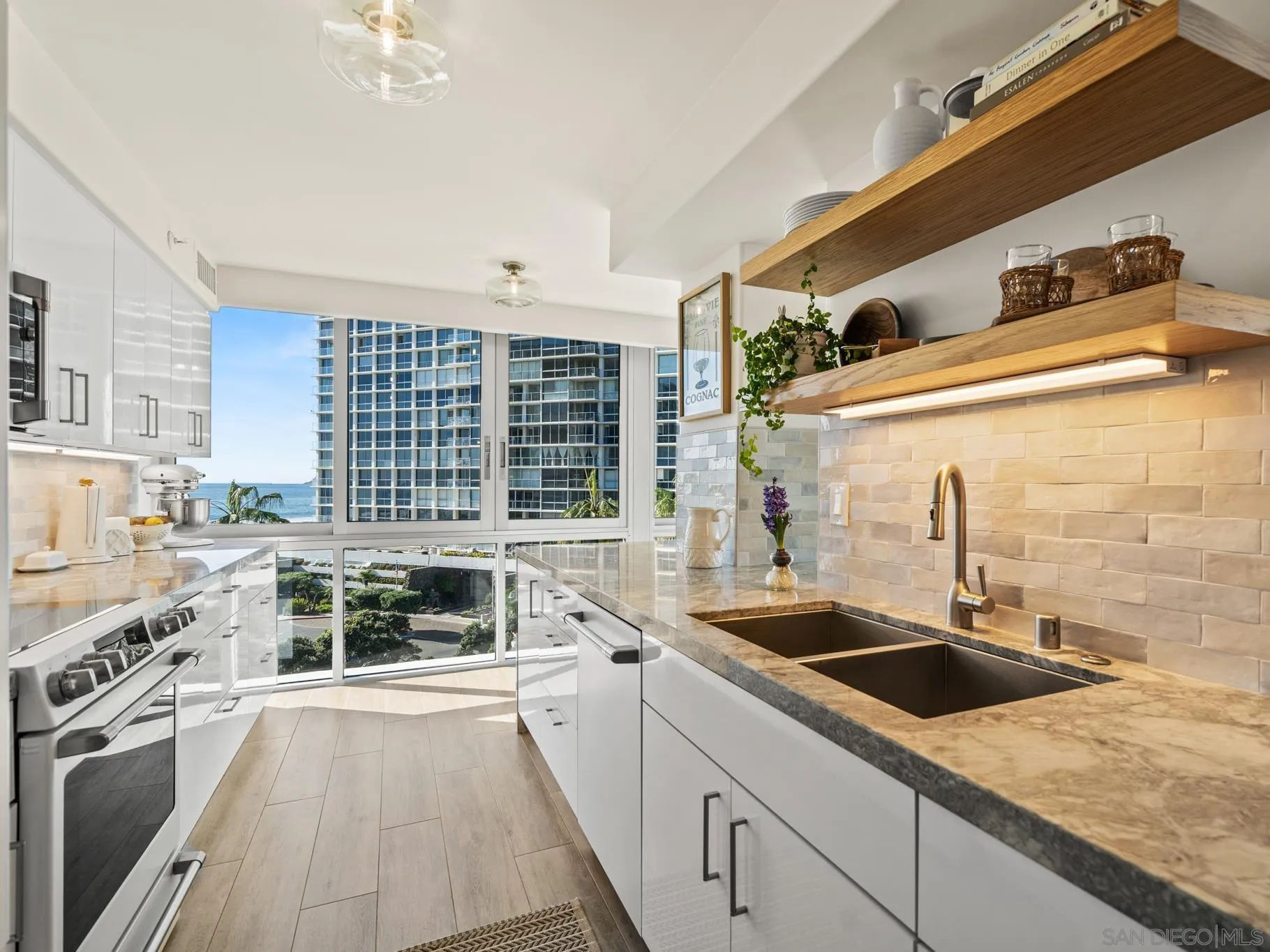1750 Avenida Del Mundo Unit 404