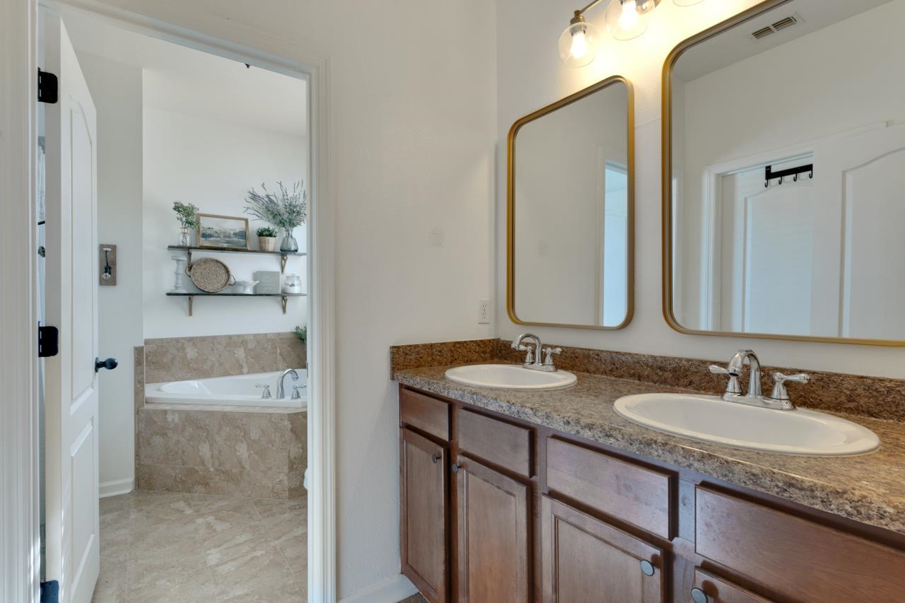 8622 Shire Ridge Loop