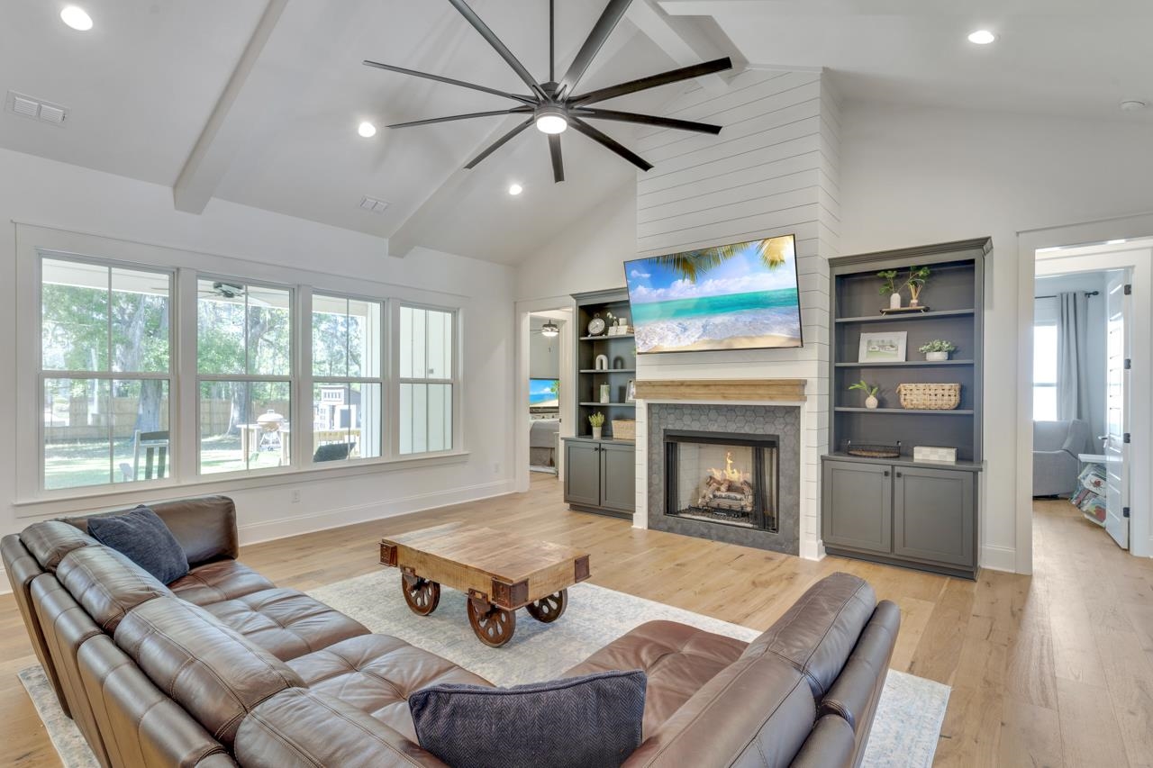 6402 Loma Farm Way