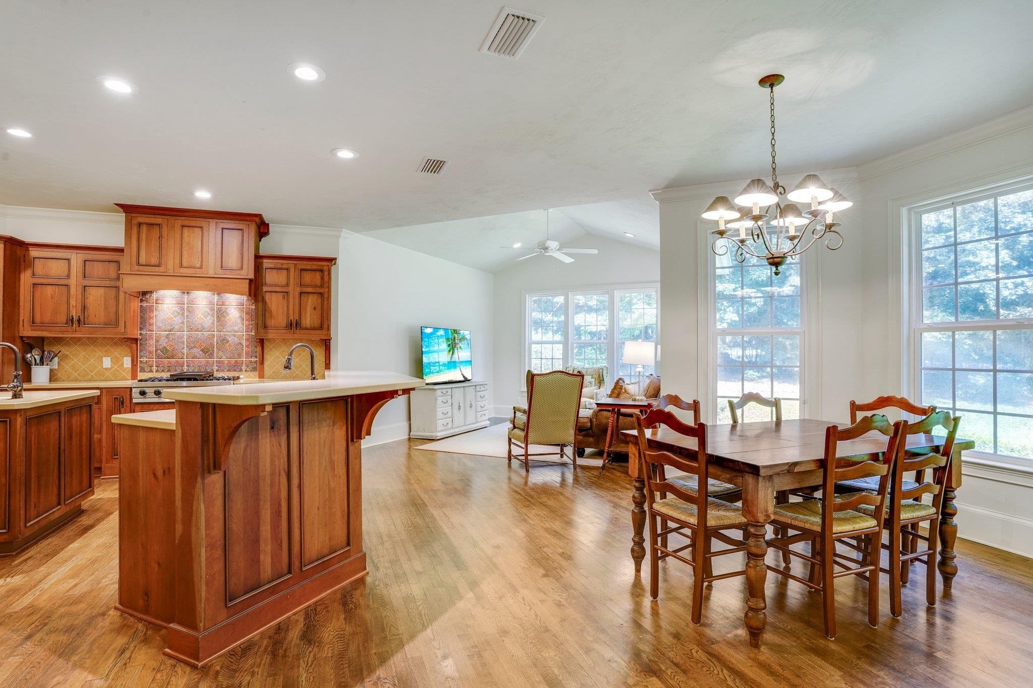 2802 W Hannon Hill Drive