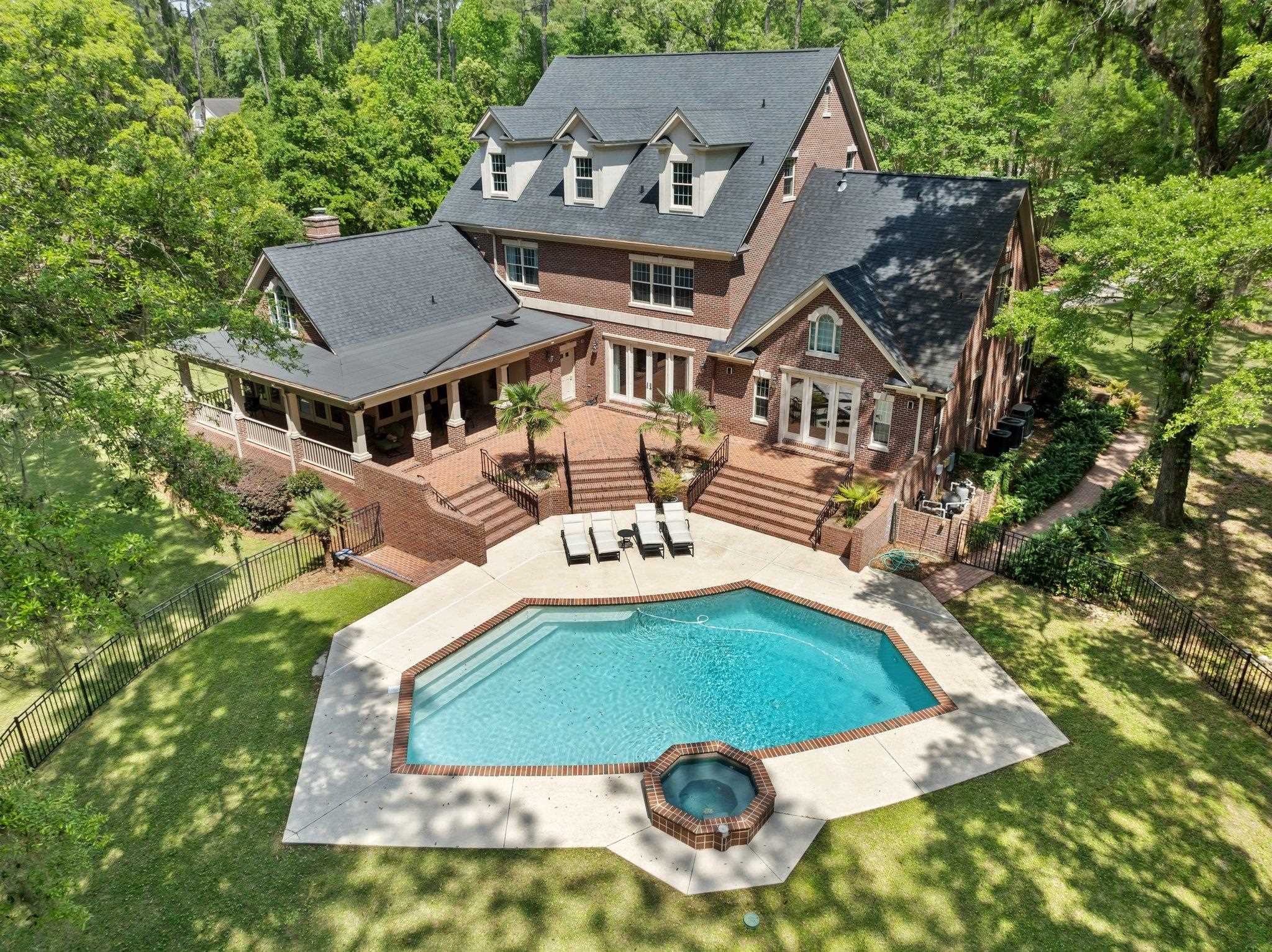 283 E Rosehill Drive