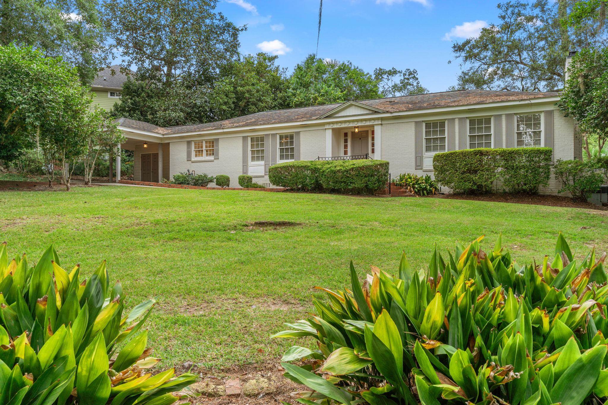 1413 N Randolph Circle